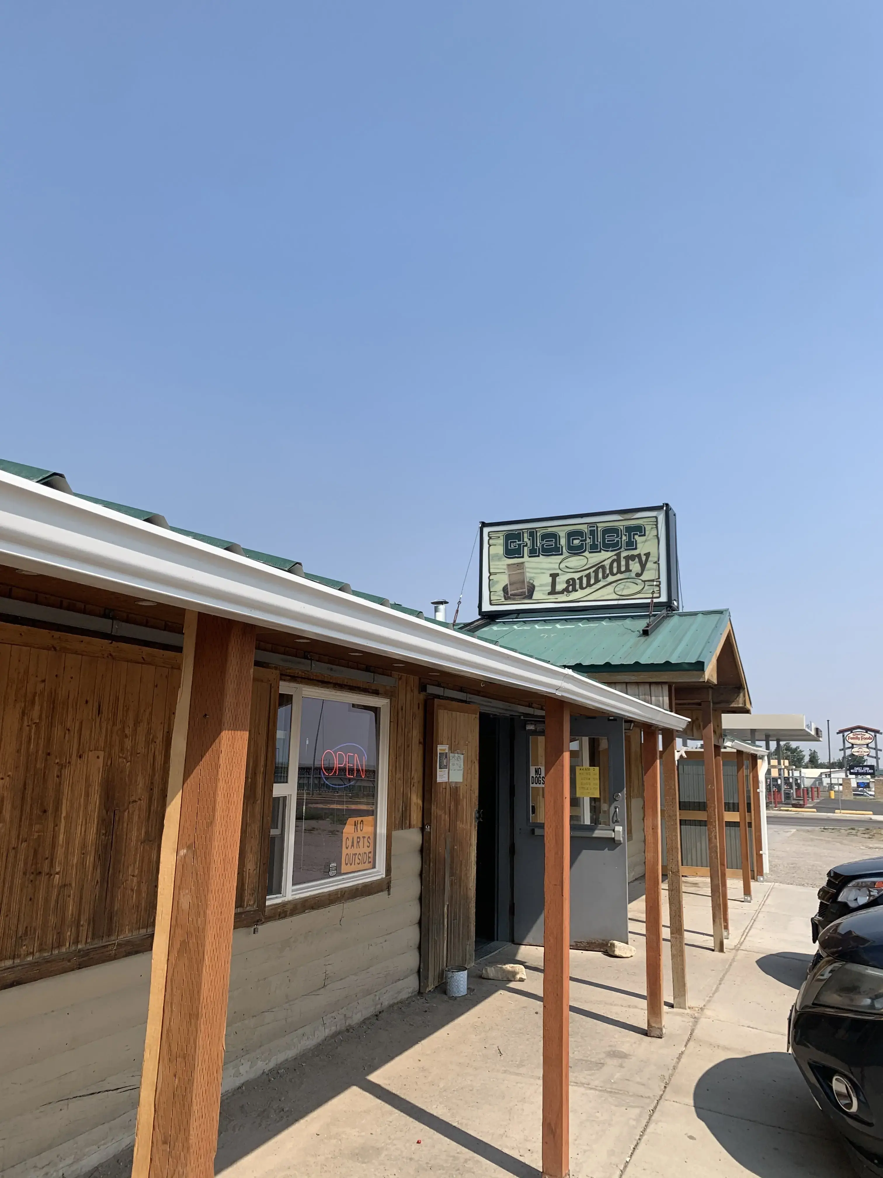 Glacier Laundry - Image 12