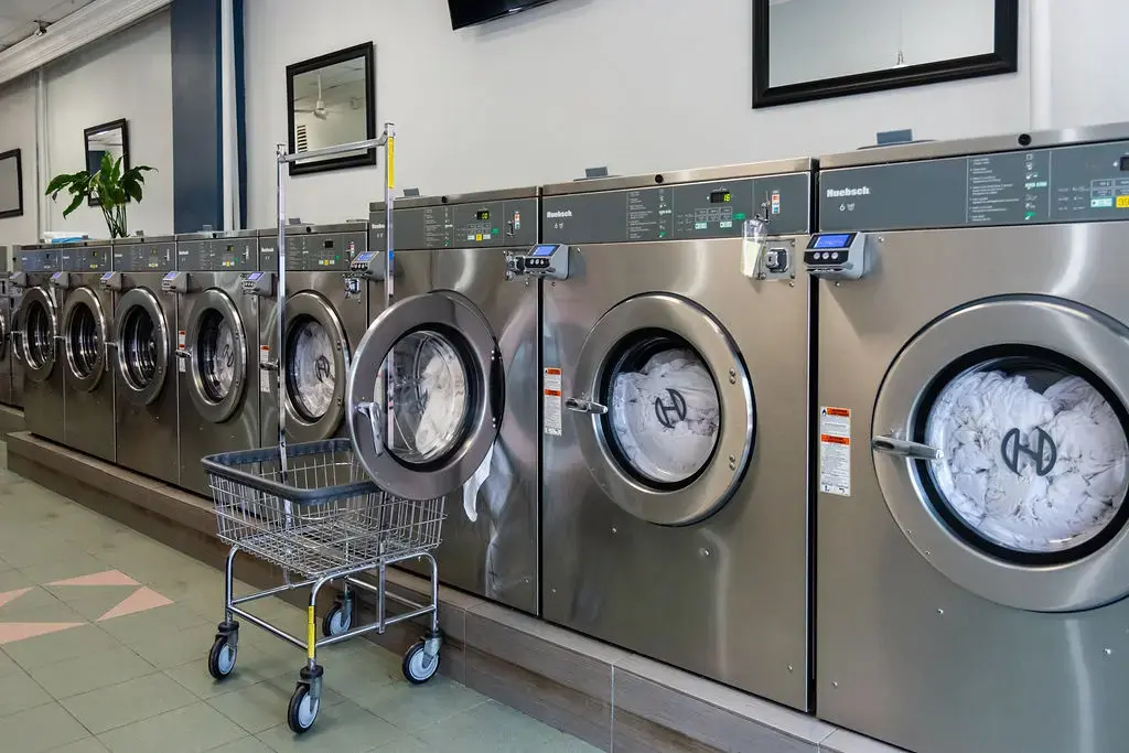 Glen Street Laundromat & Wash and Fold - Image 3