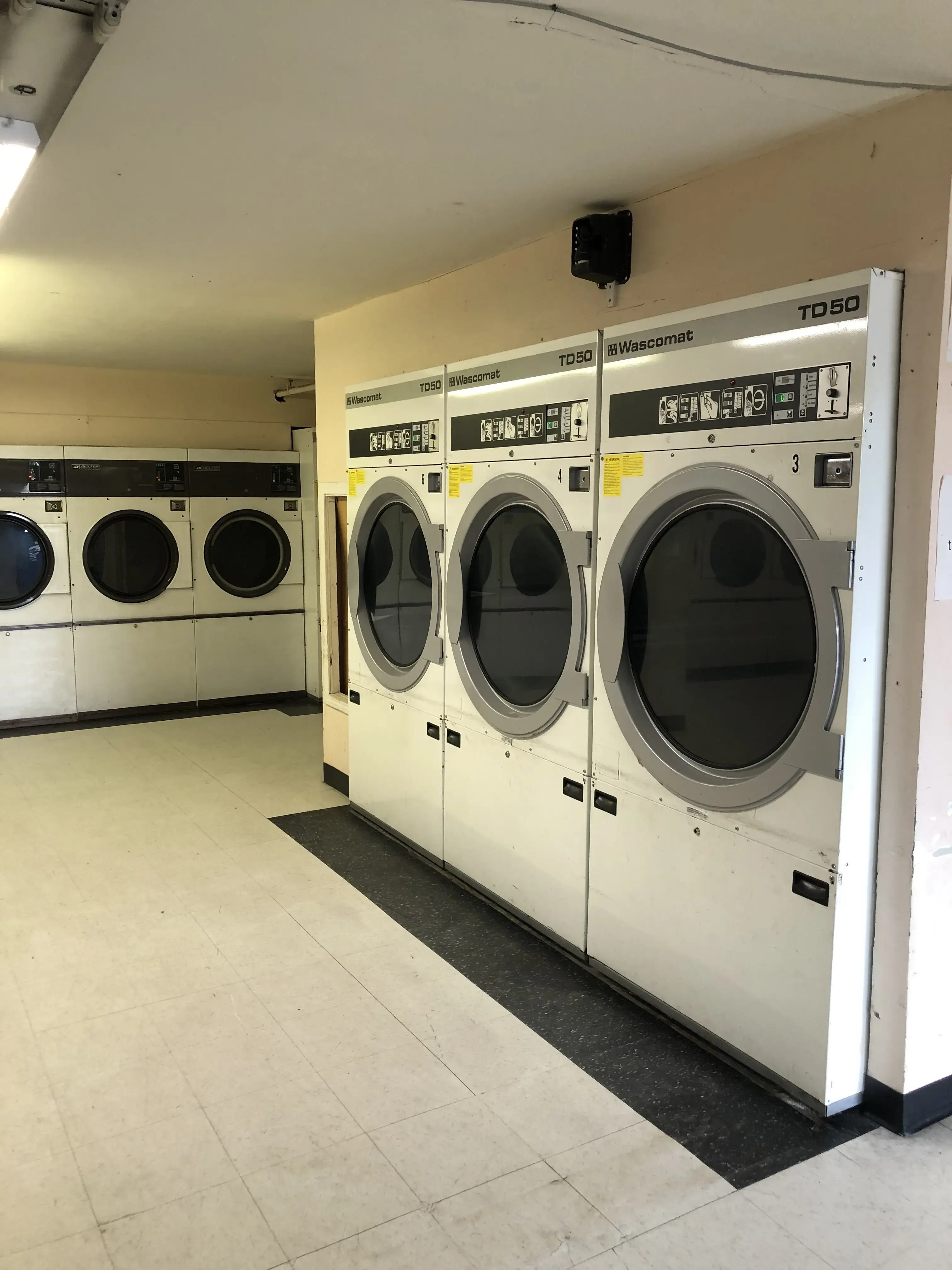 Golden Coin Laundry - Image 2