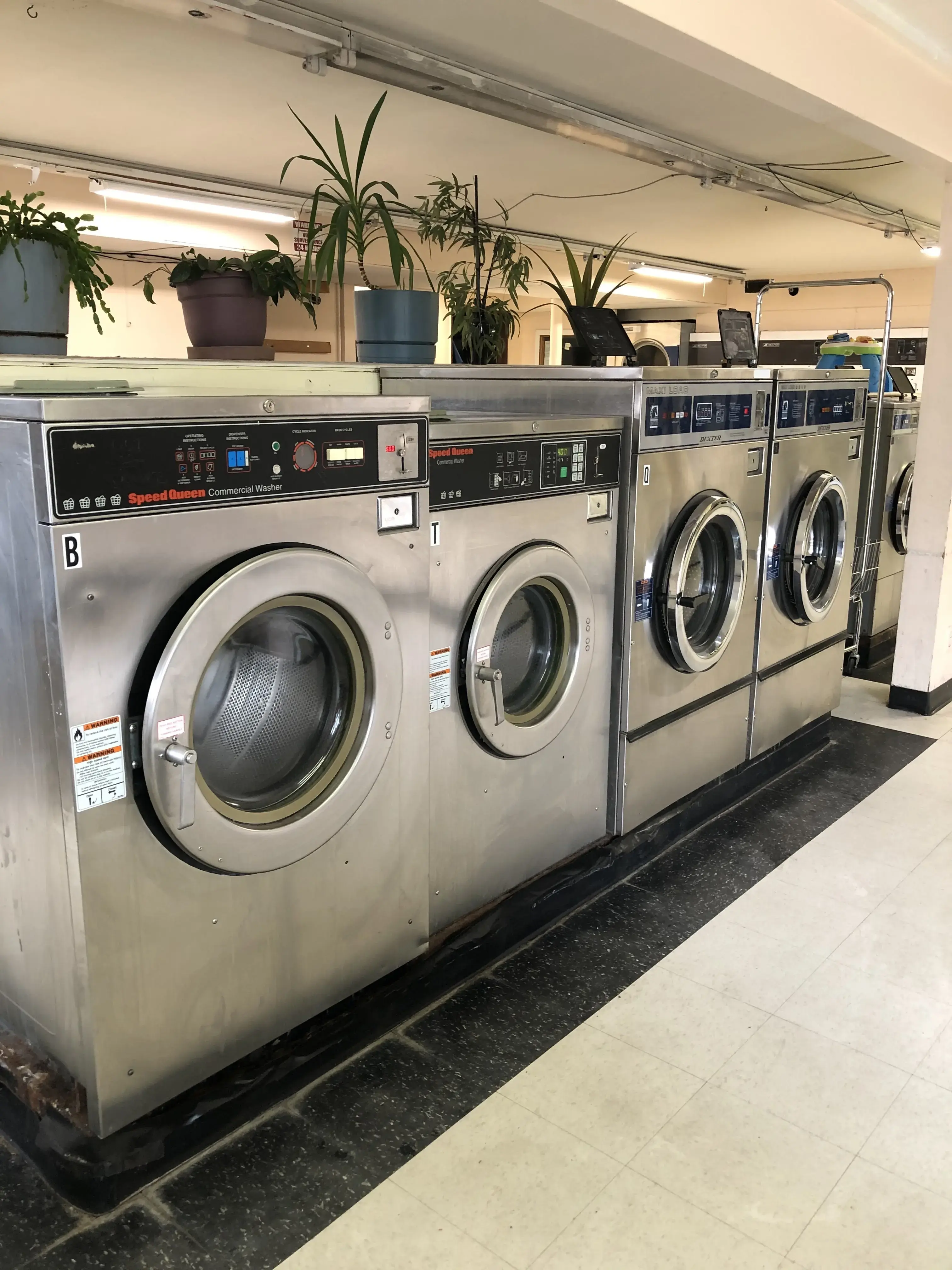 Golden Coin Laundry - Image 4
