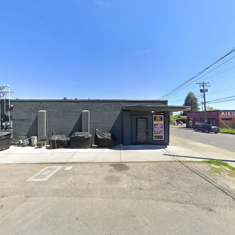 Golden Coin Laundry - Image 15