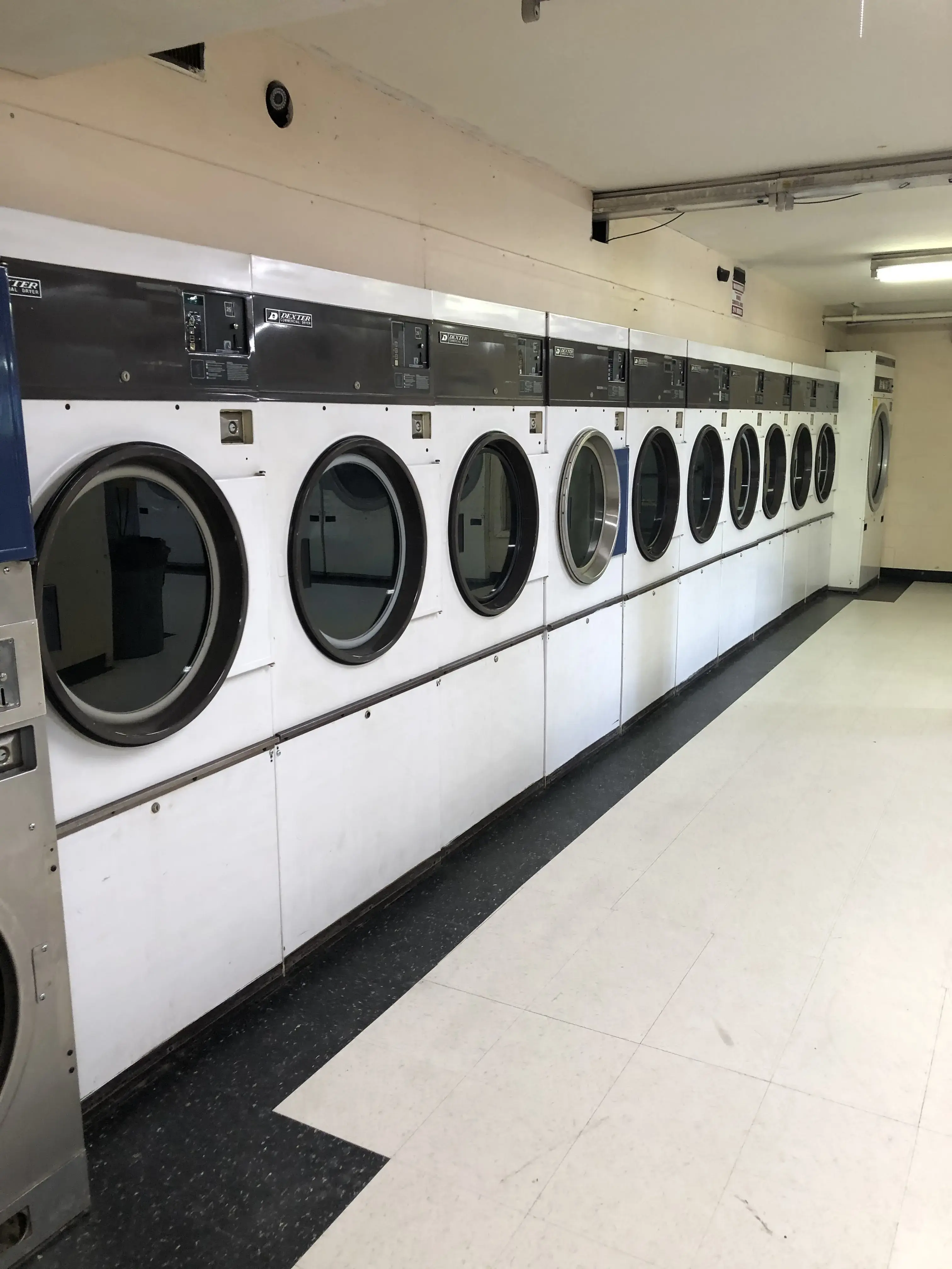 Golden Coin Laundry - Image 8