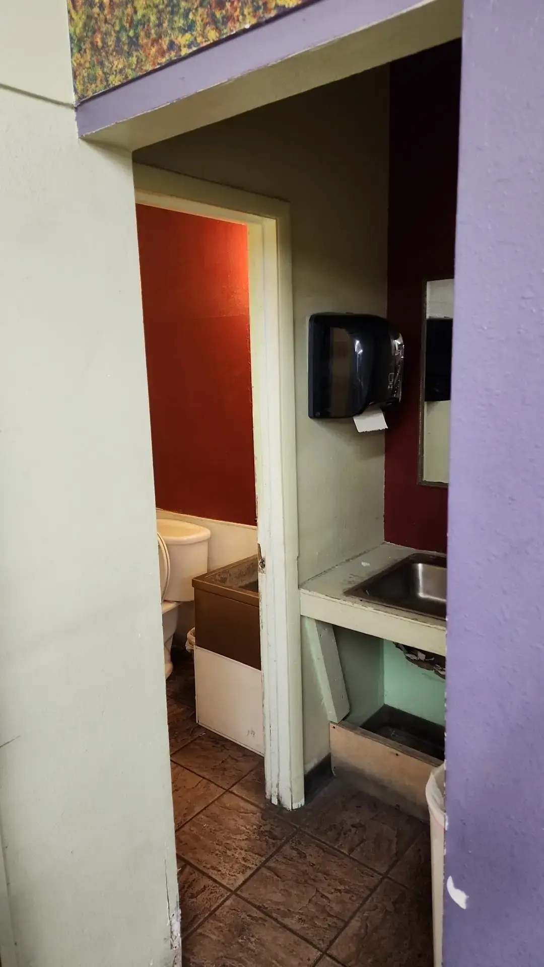 Golden Suds Laundry - Image 12