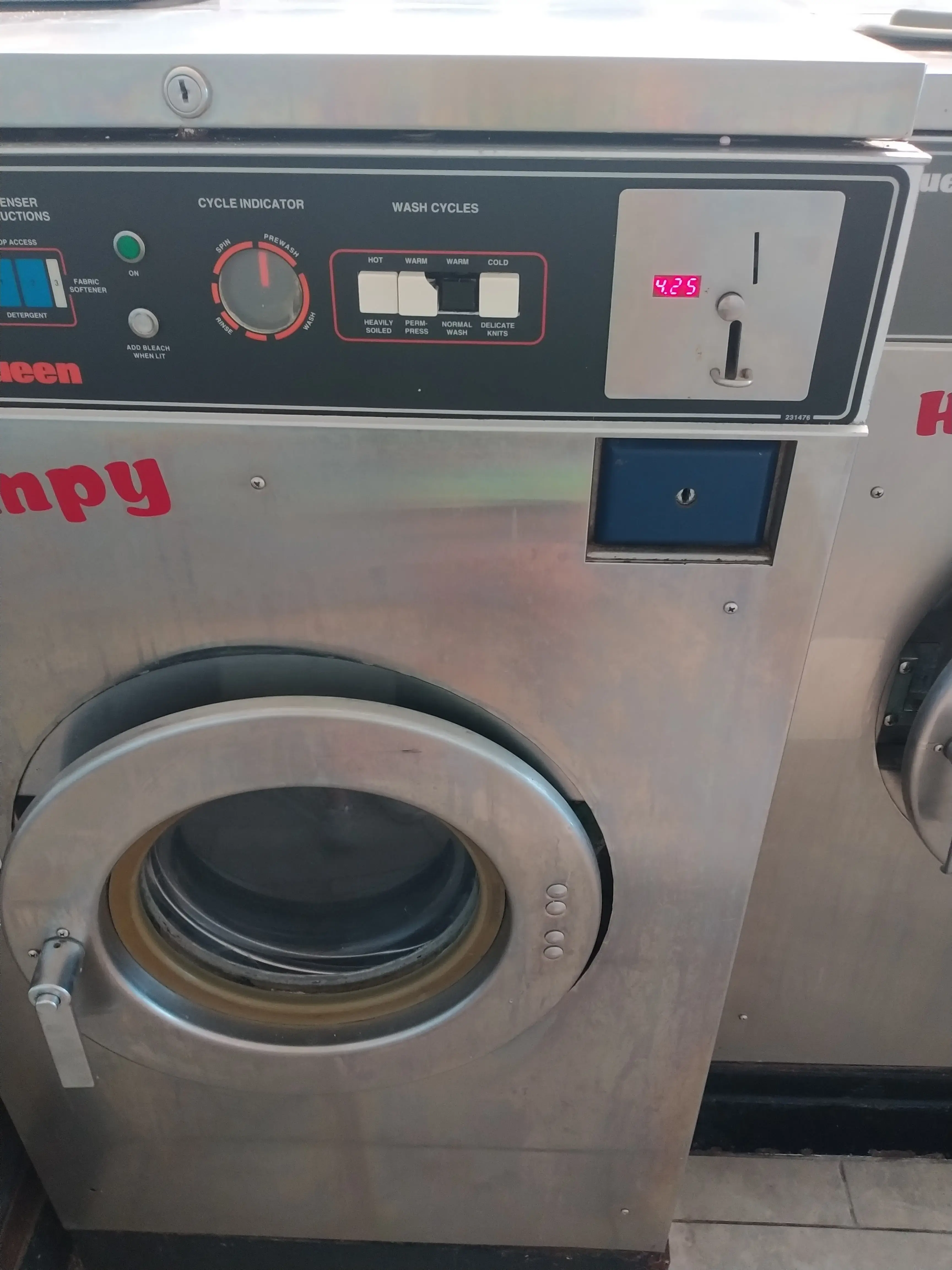 Golden Tide Laundromat thumbnail 12