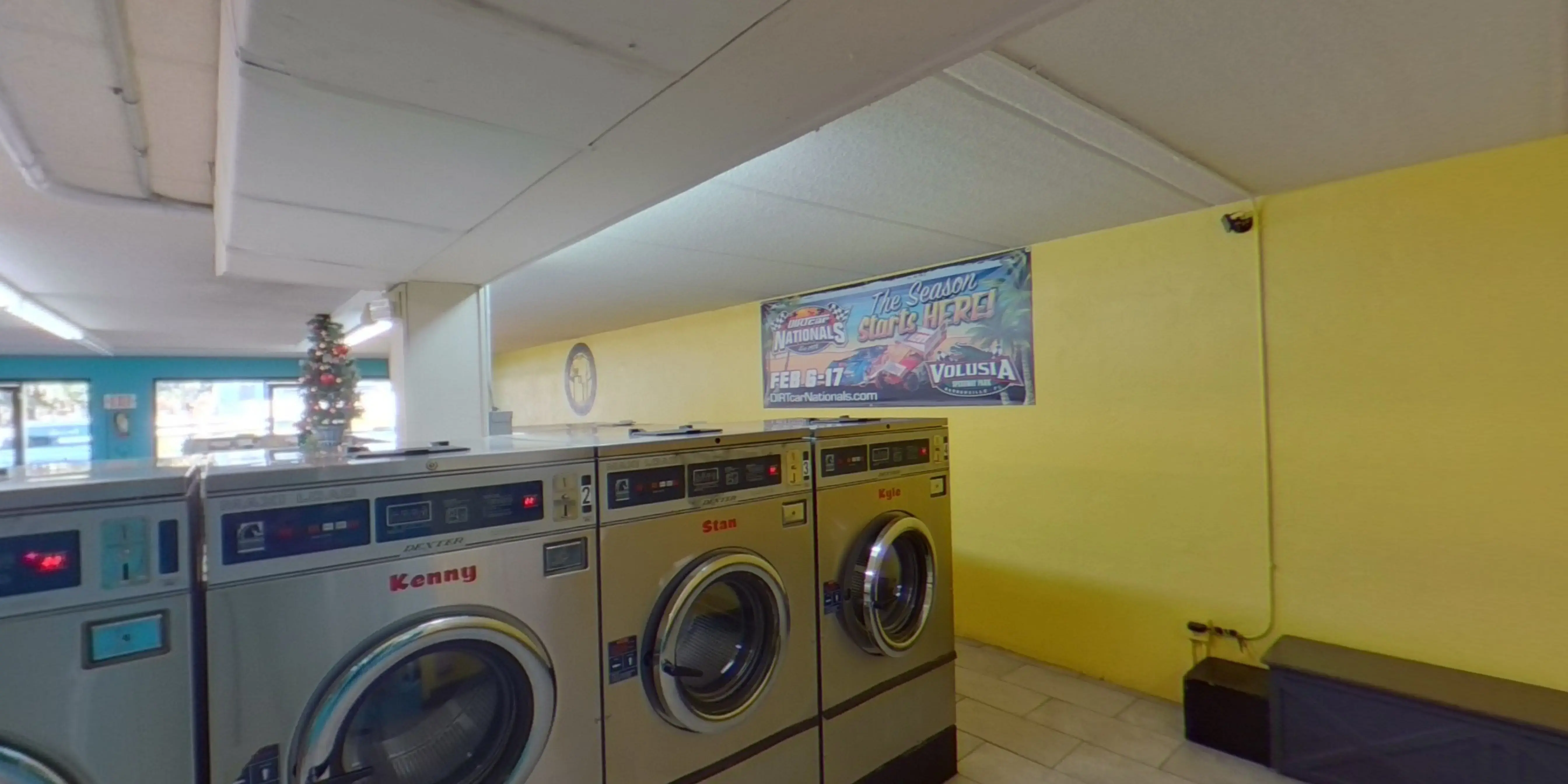 Golden Tide Laundromat thumbnail 8