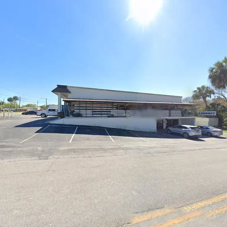 Golden Tide Laundromat - Image 13