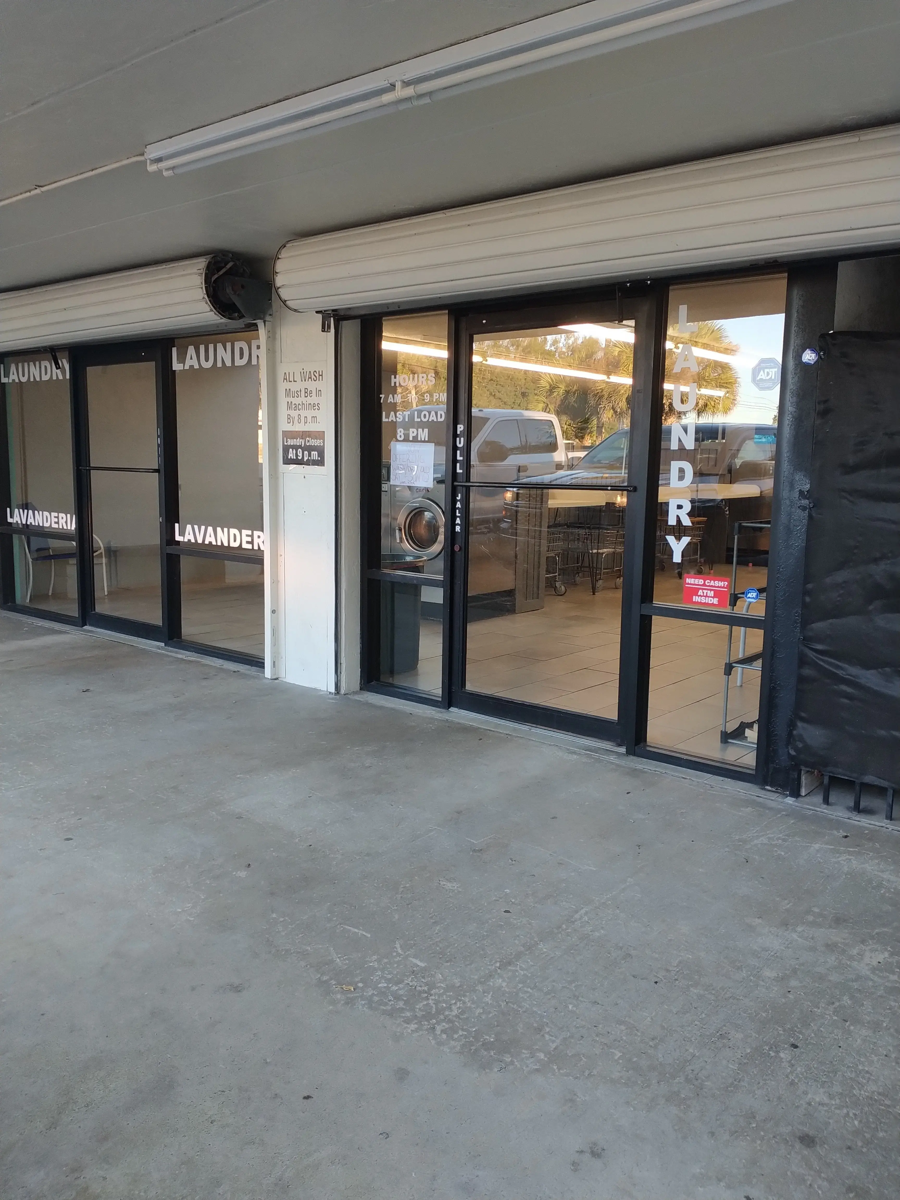 Golden Tide Laundromat thumbnail 5