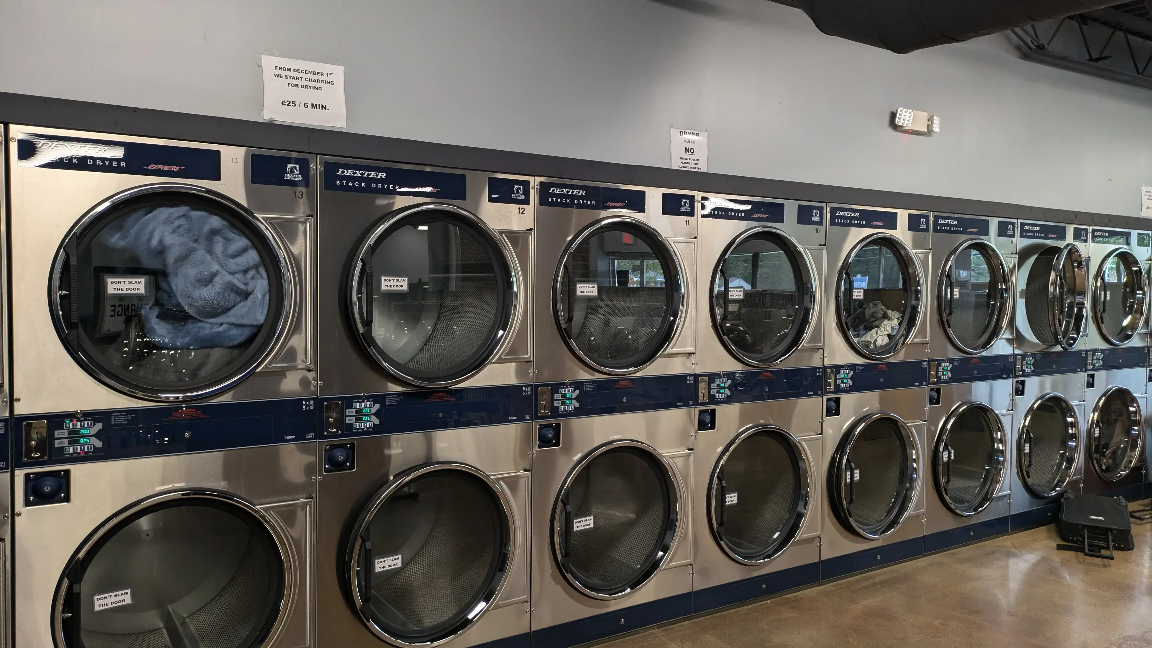 Golden Wash Laundromat thumbnail 18