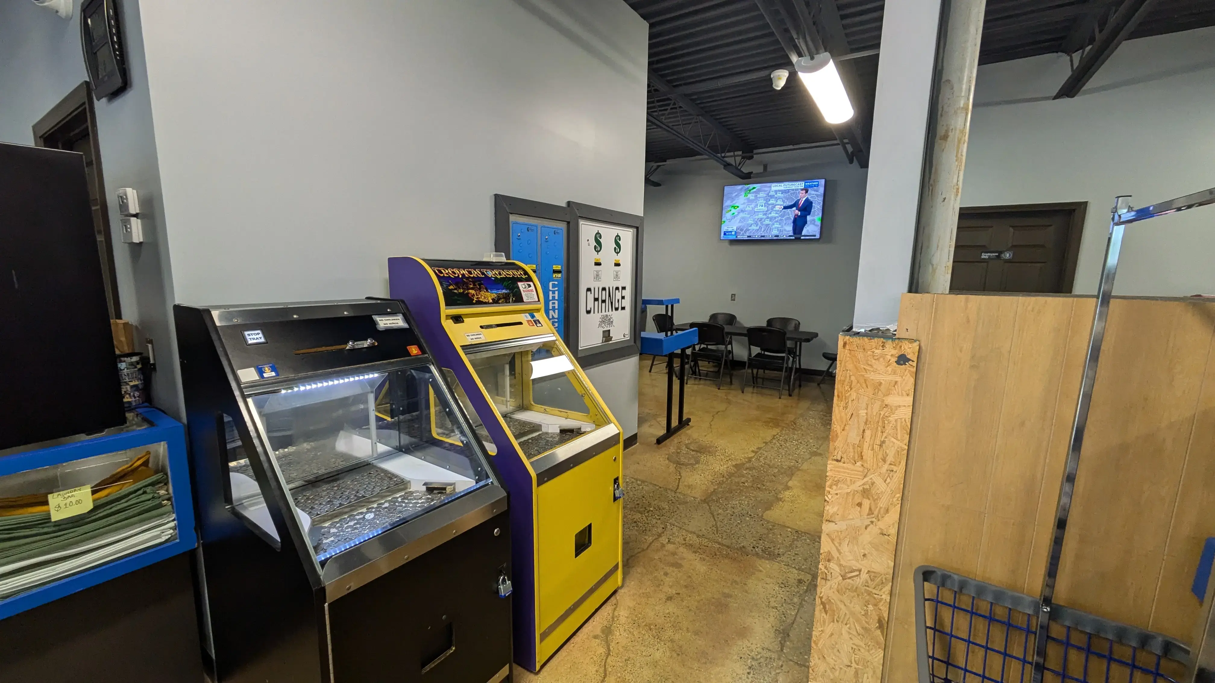 Golden Wash Laundromat - Image 6
