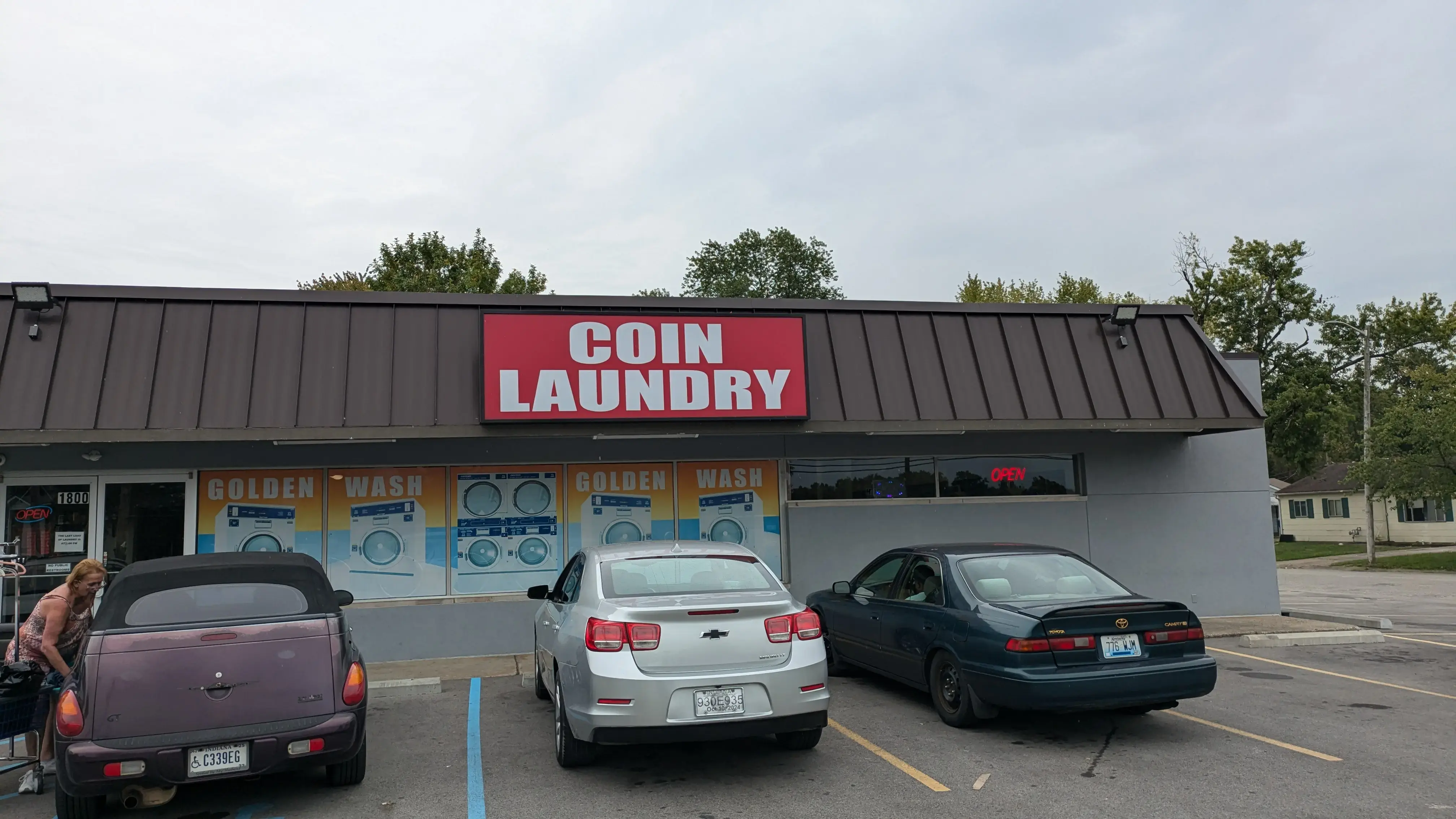 Golden Wash Laundromat thumbnail 20