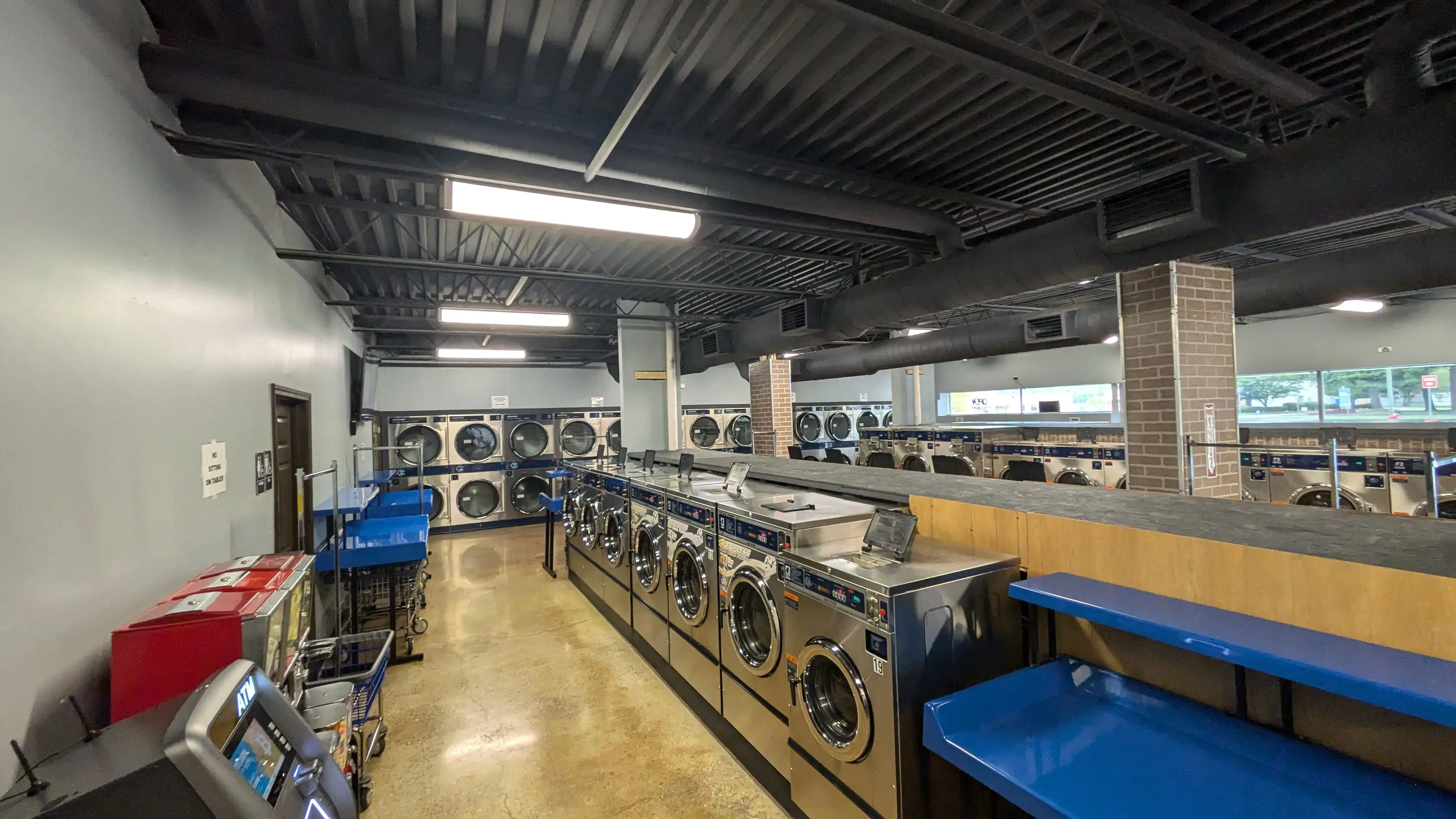 Golden Wash Laundromat - Image 14
