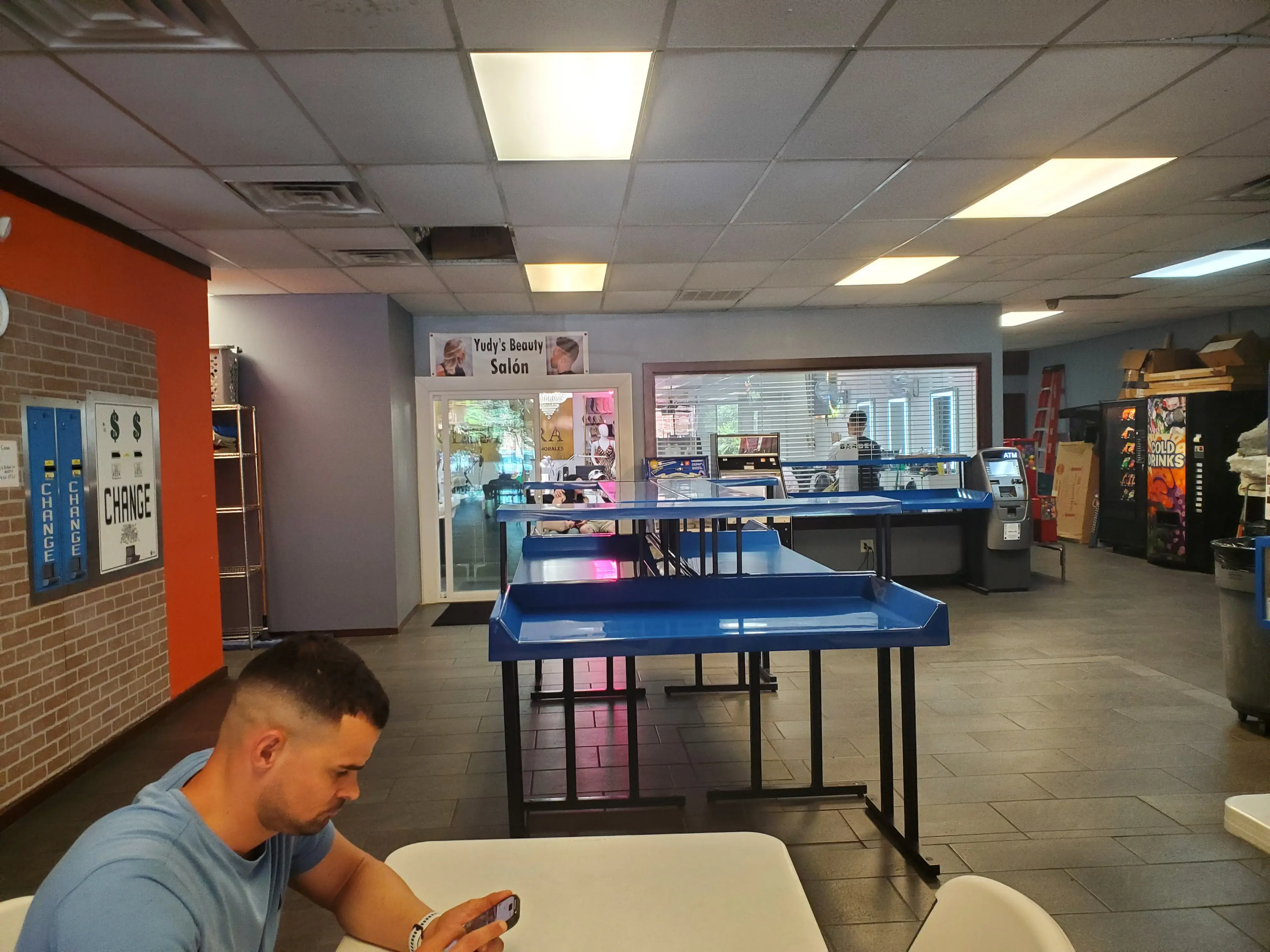 Golden Wash Laundromat thumbnail 3