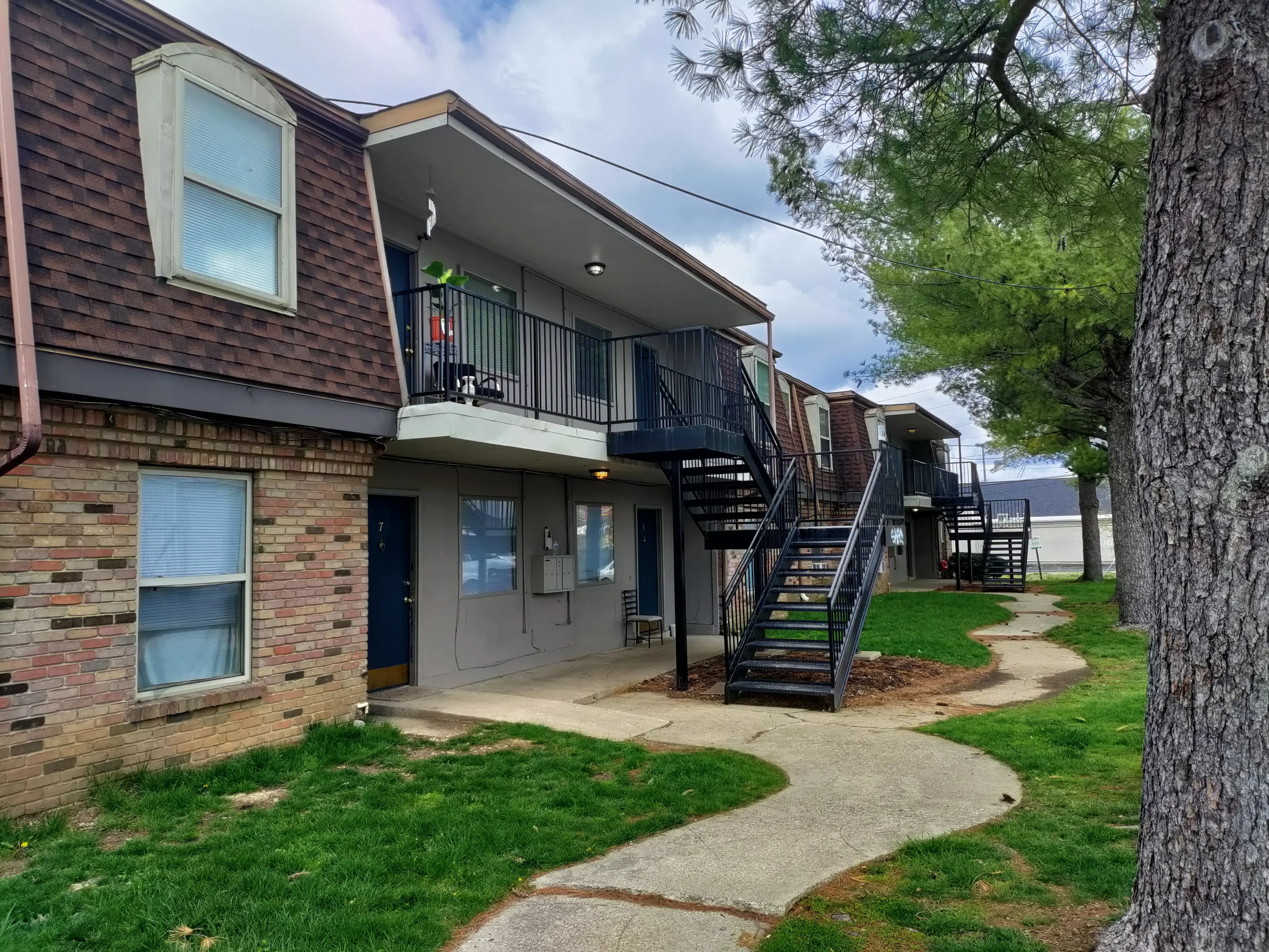 Golden Wash Laundromat thumbnail 5