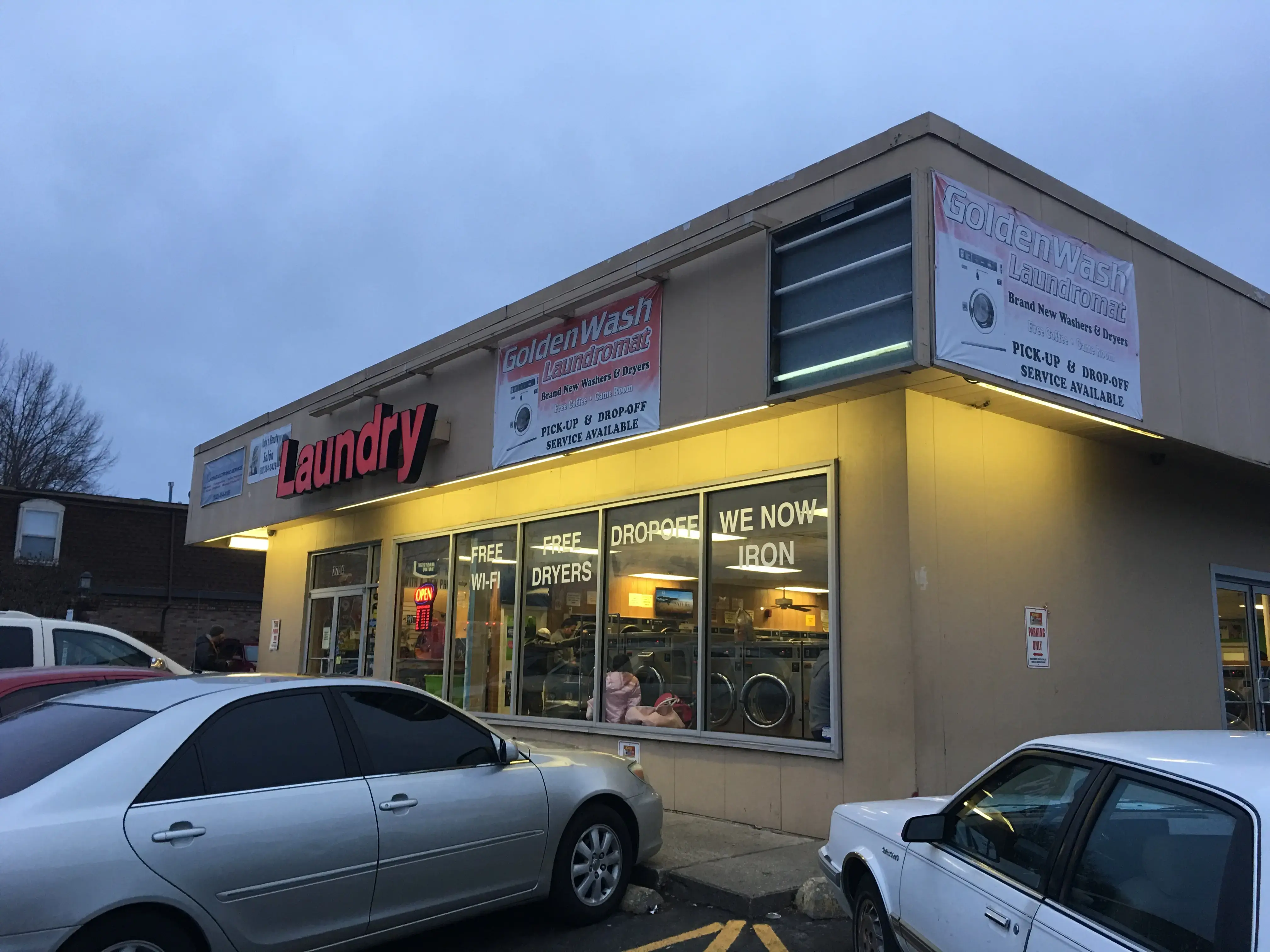 Golden Wash Laundromat thumbnail 4