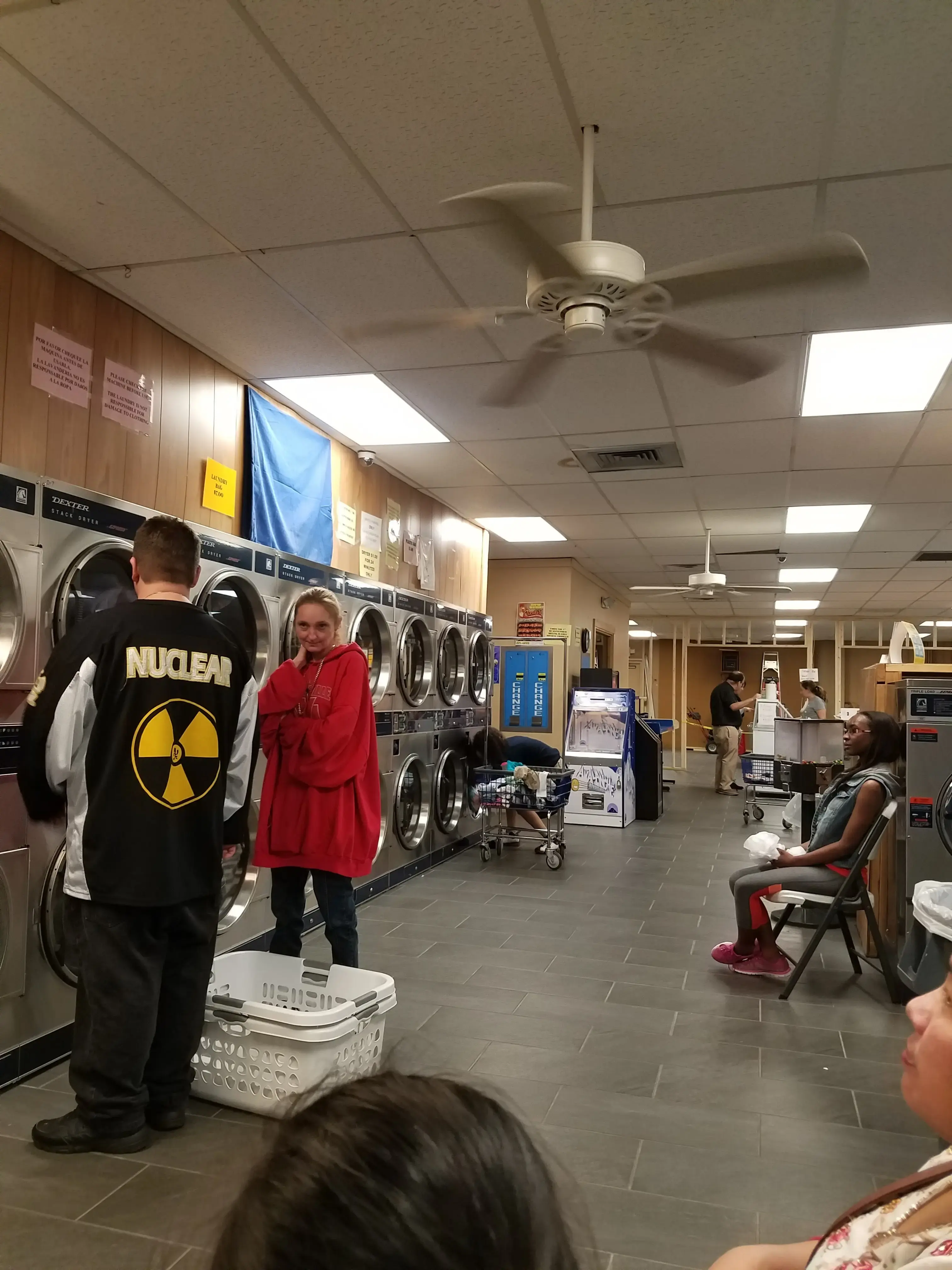 Golden Wash Laundromat - Image 8