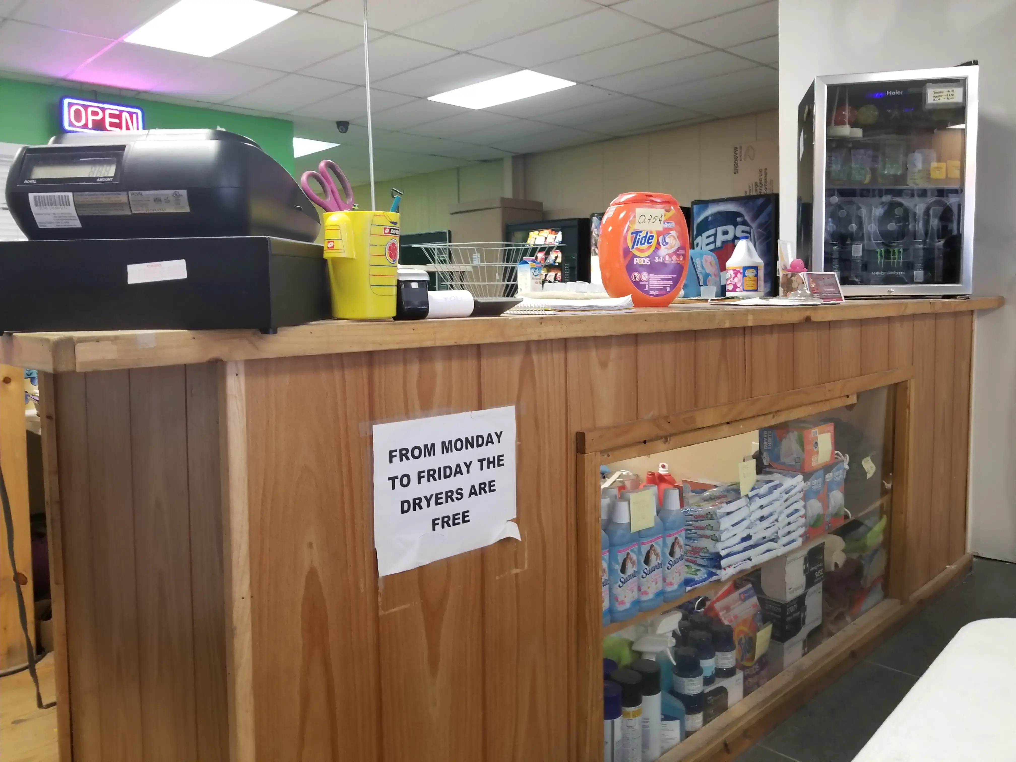 Golden Wash Laundromat - Image 11