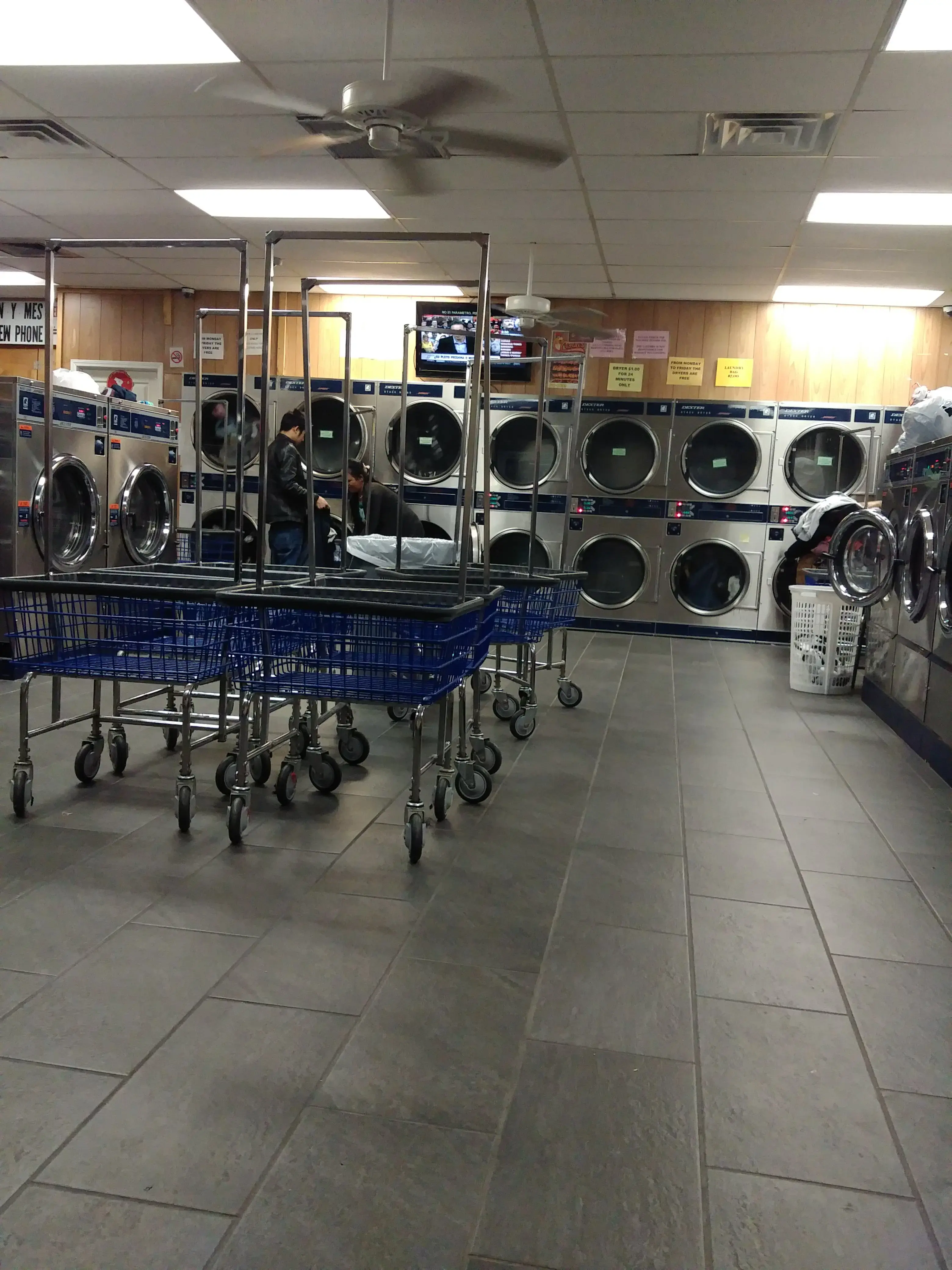 Golden Wash Laundromat thumbnail 6