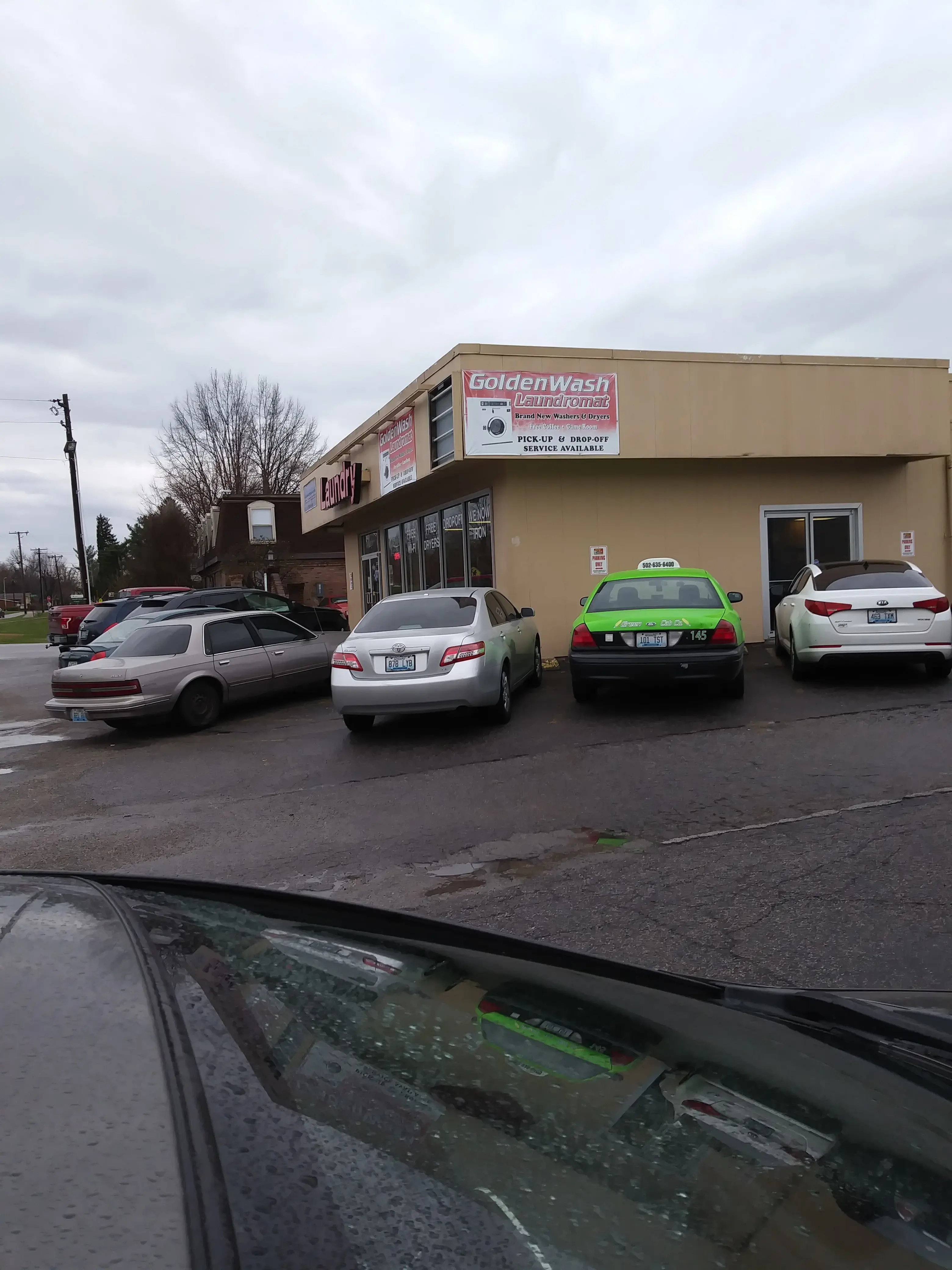 Golden Wash Laundromat - Image 12