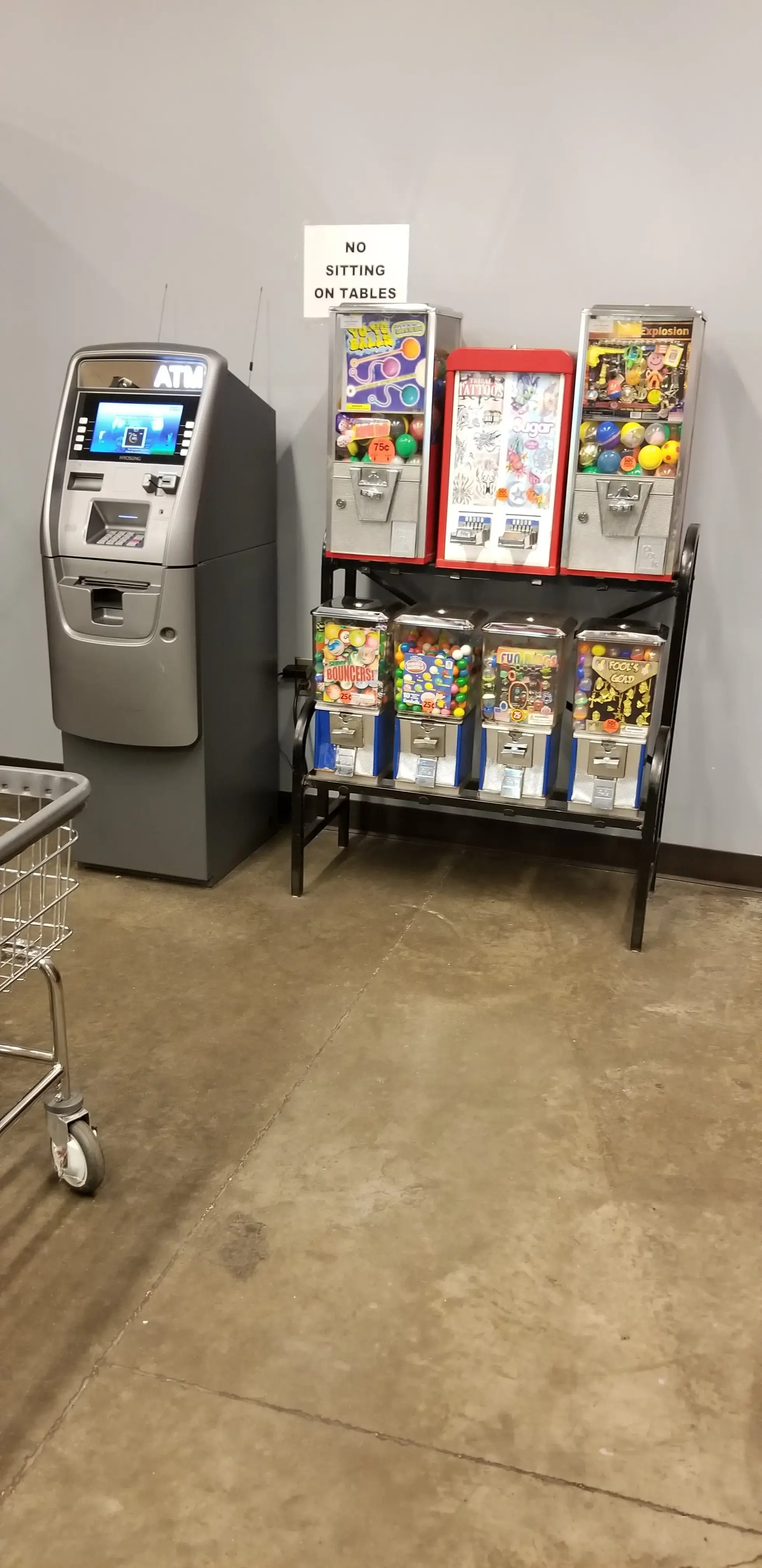 Golden Wash Laundromat thumbnail 8