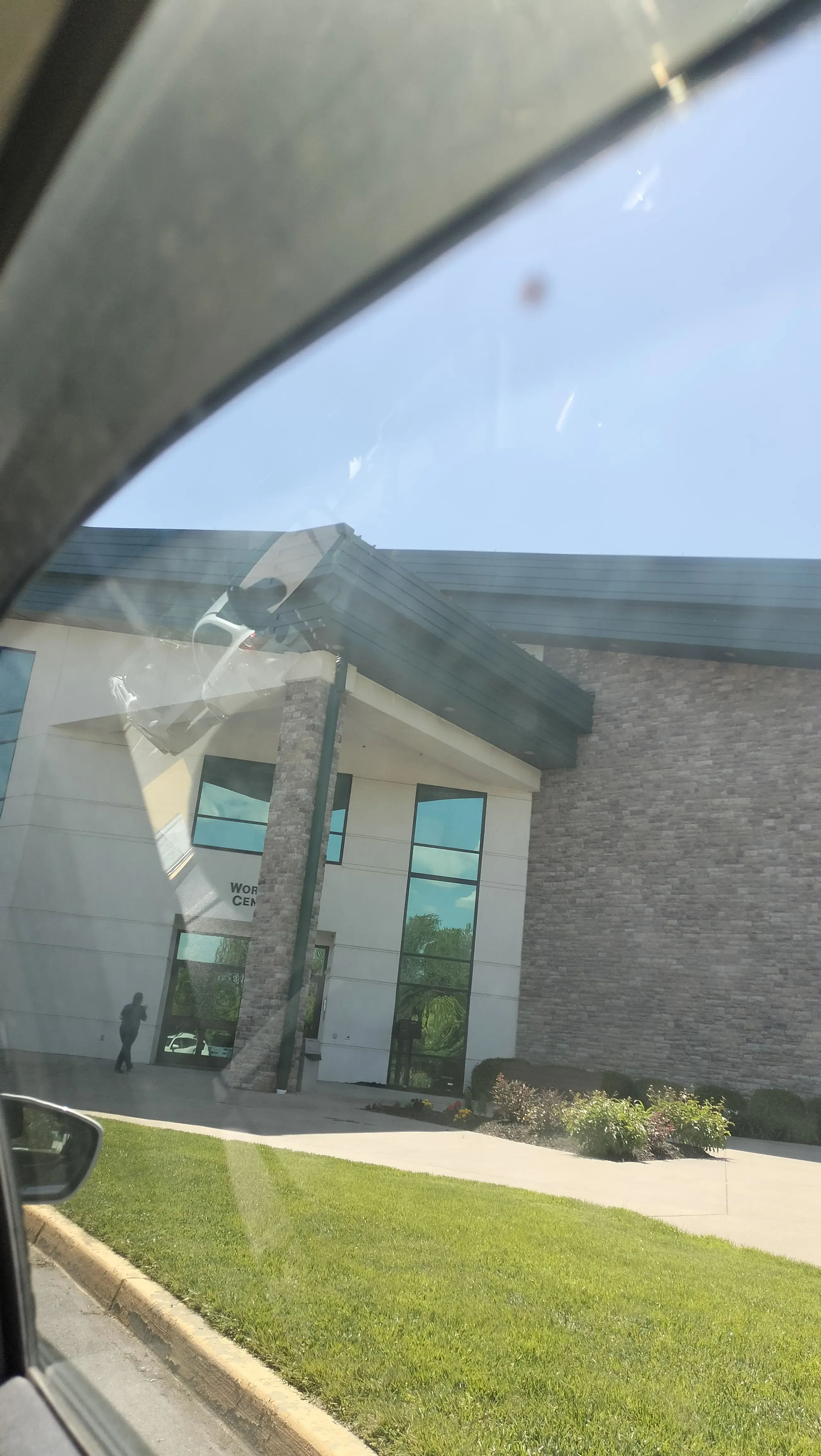 Golden Wash Laundromat thumbnail 10