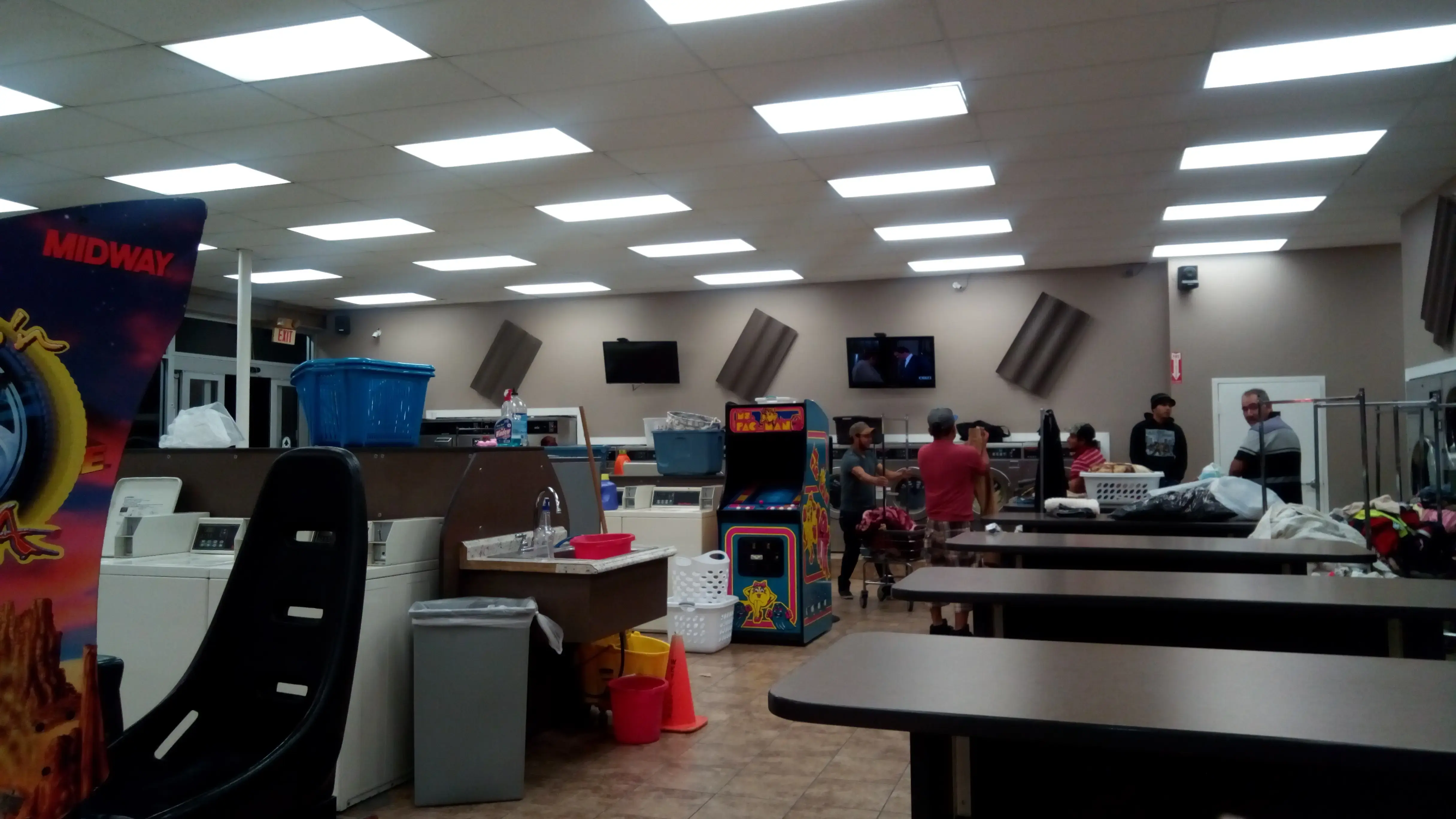 Golden Wash Laundromat - Image 3