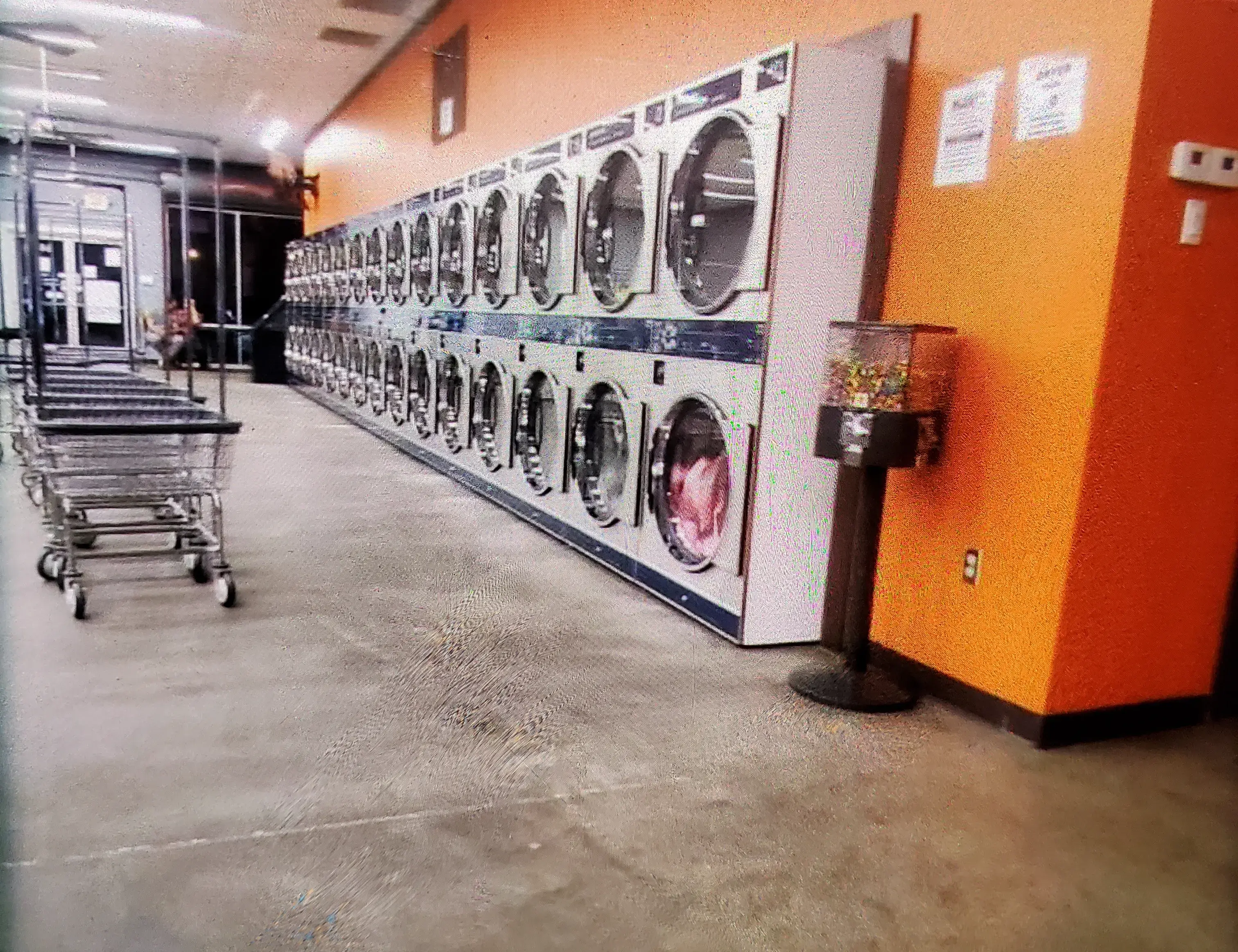 Golden Wash Laundromat thumbnail 3