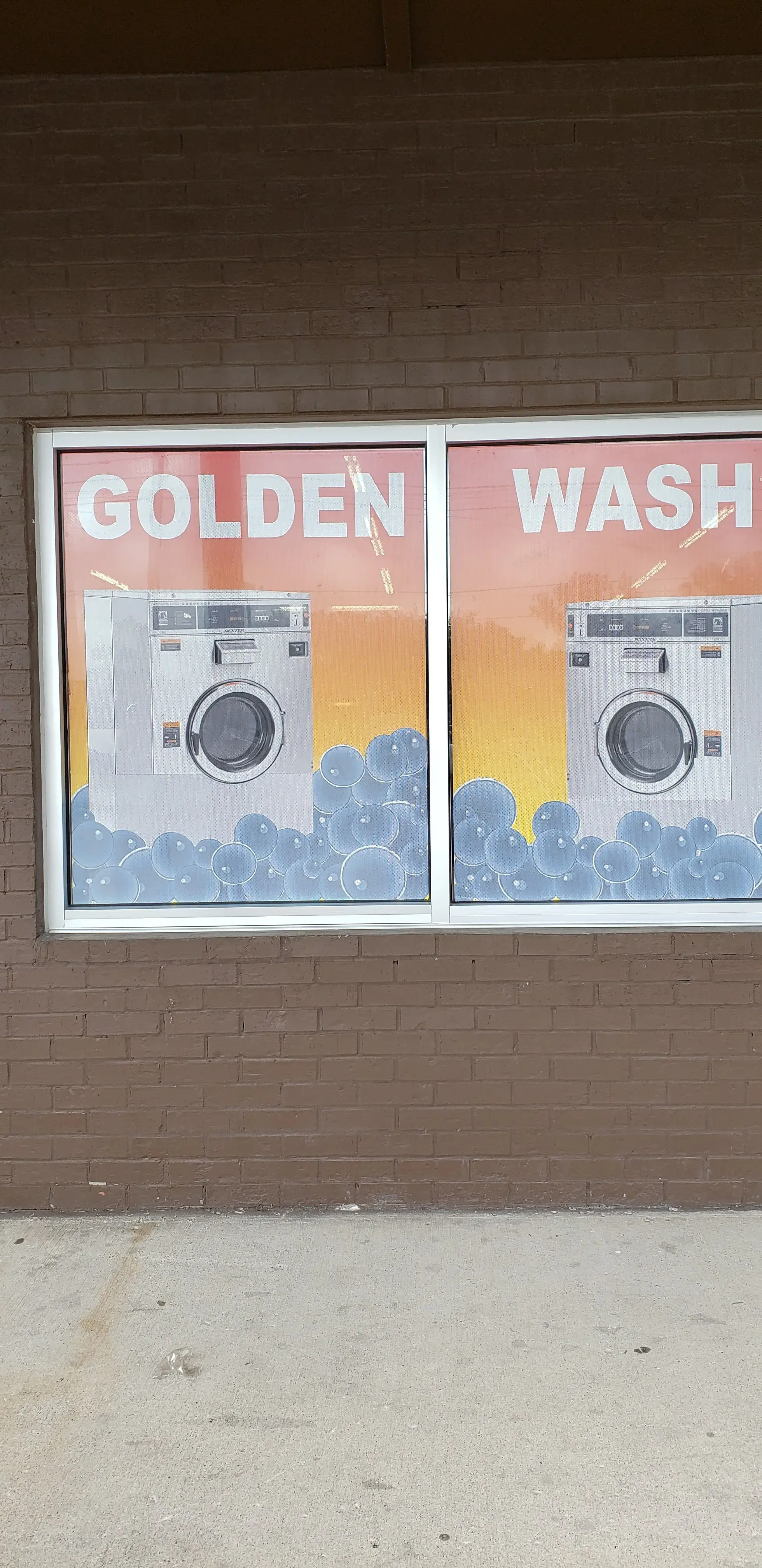 Golden Wash Laundromat - Image 14