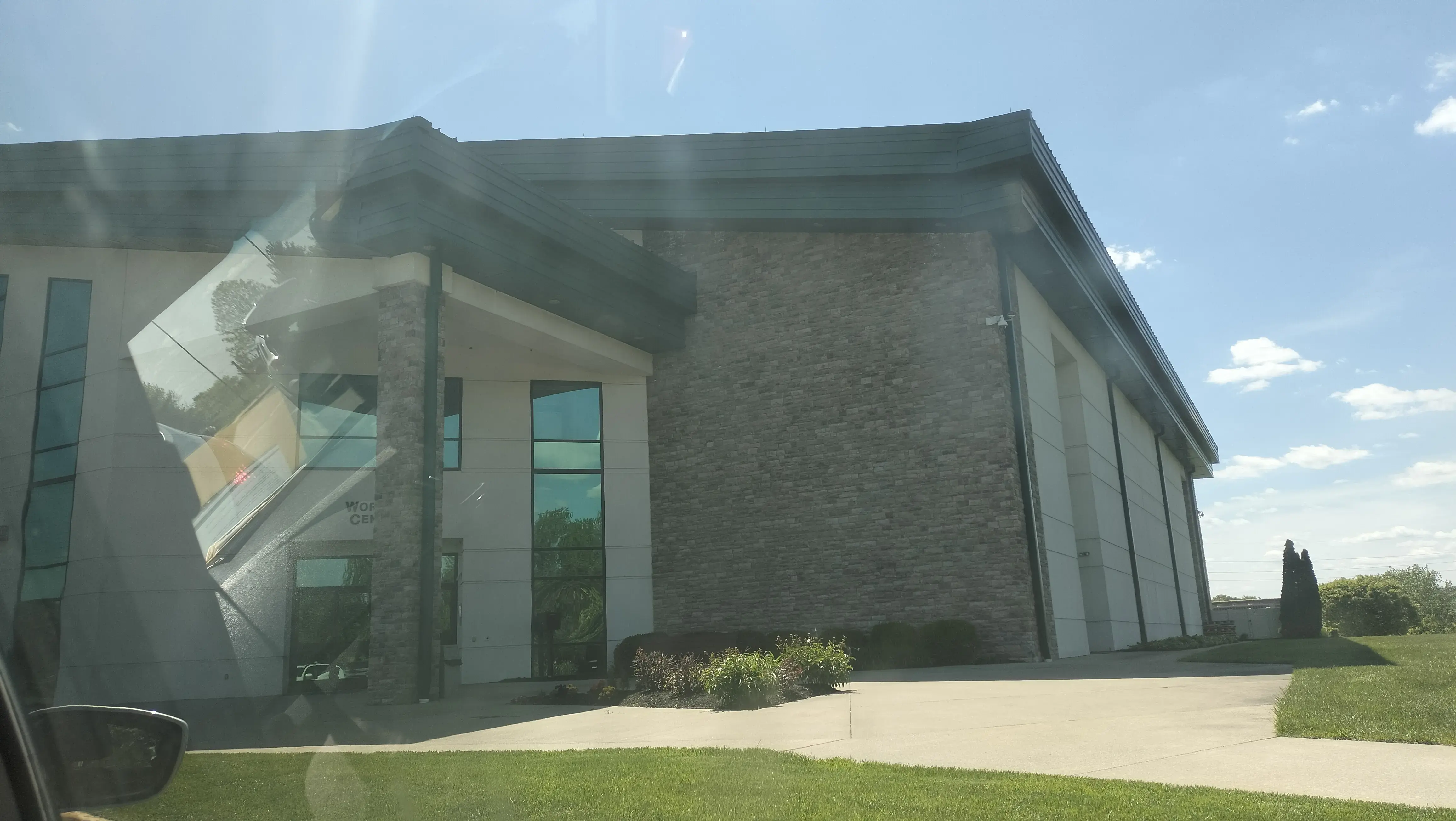 Golden Wash Laundromat thumbnail 4