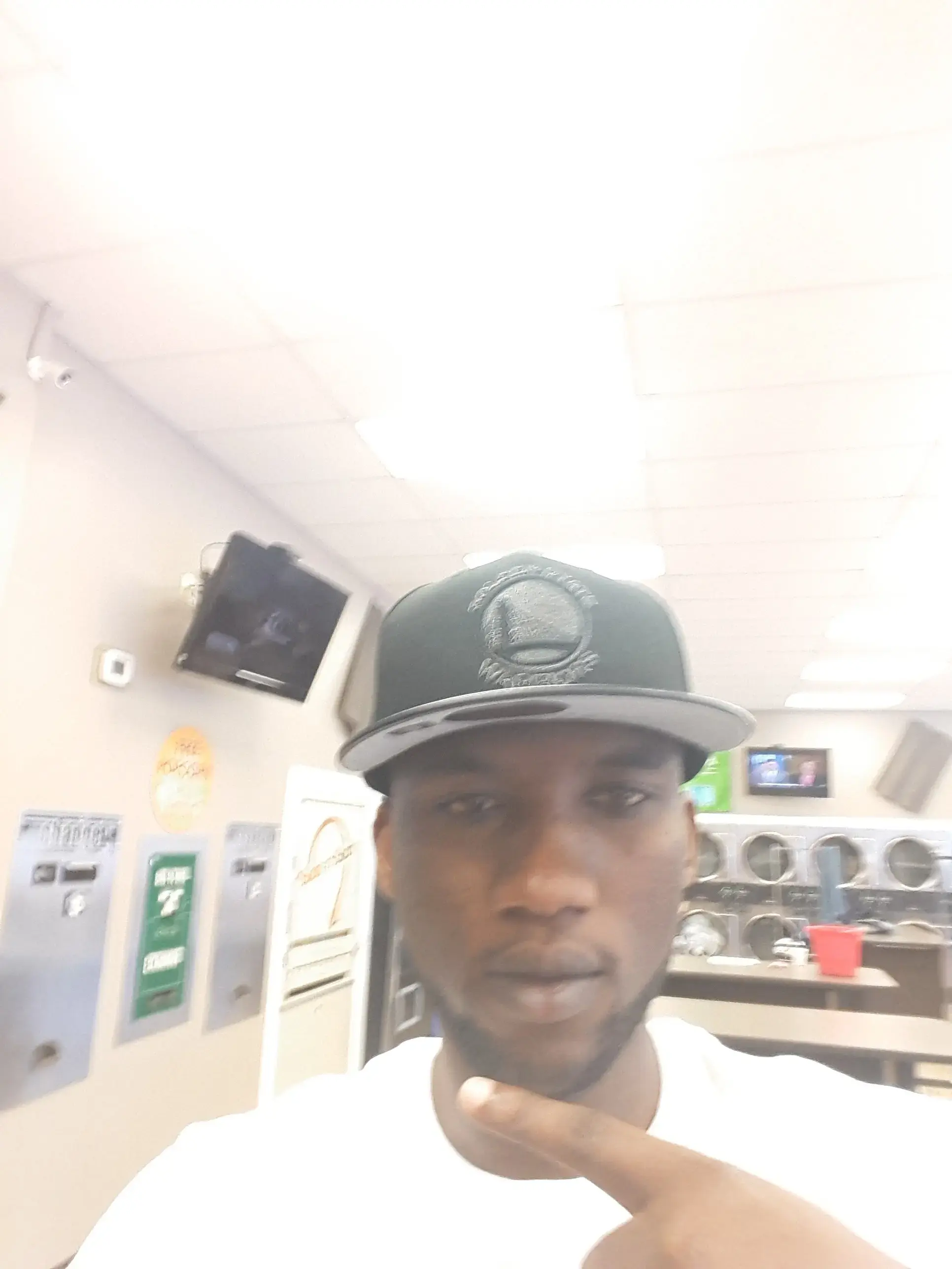 Golden Wash Laundromat thumbnail 18