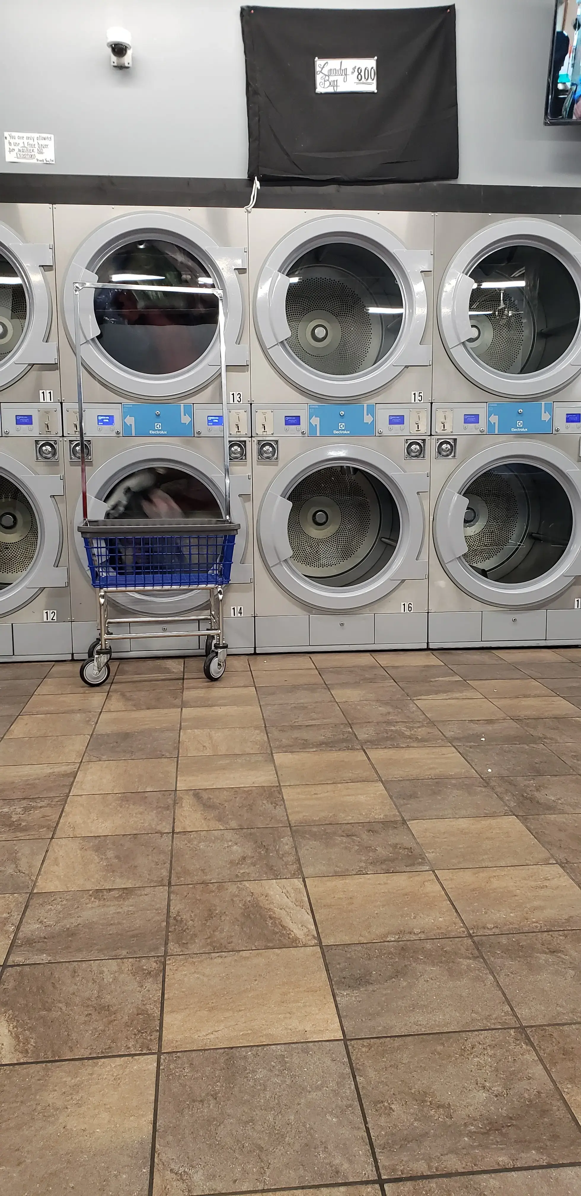 Golden Wash Laundromat thumbnail 20