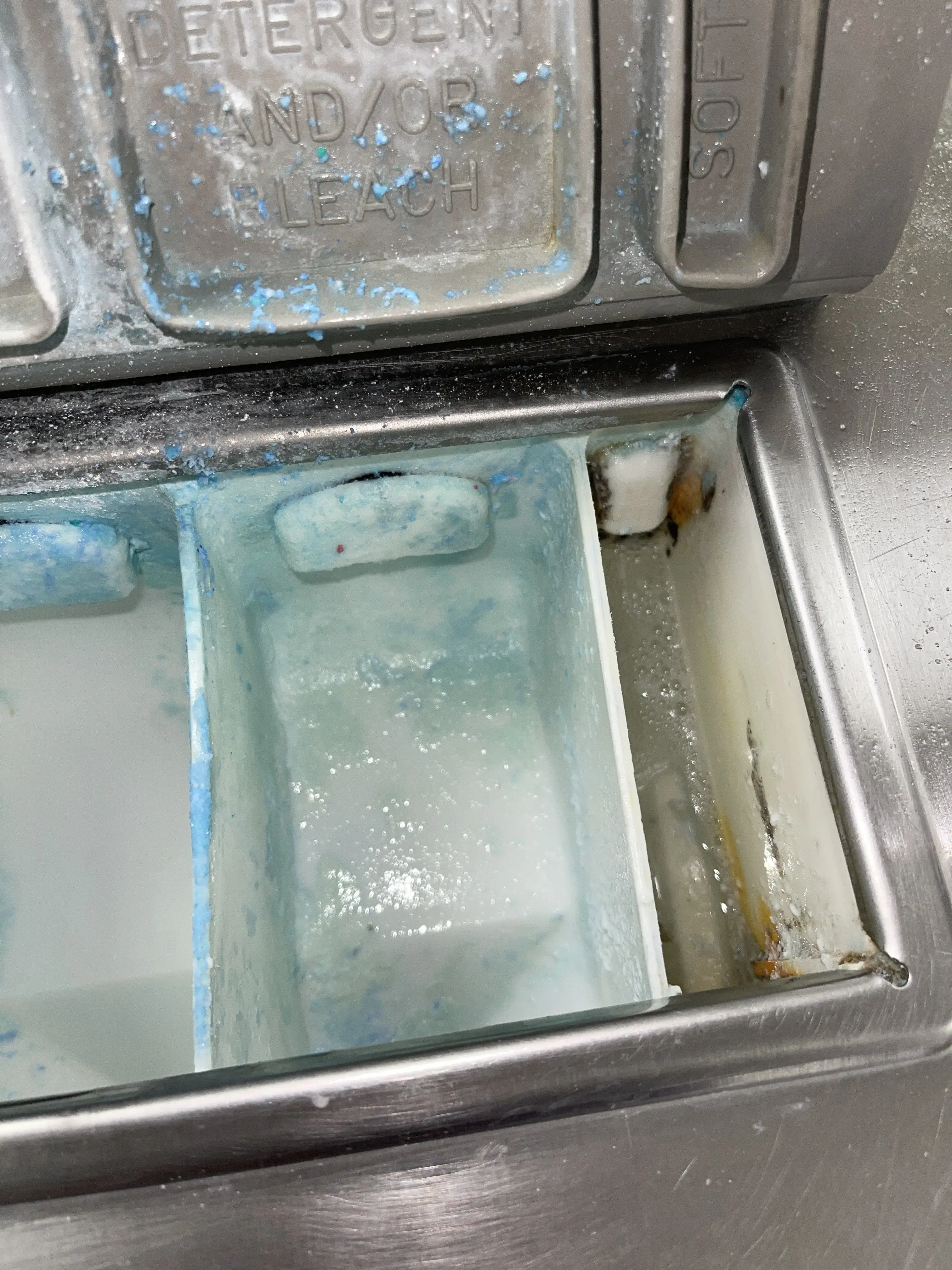 Golf Road Laundromat - Image 20