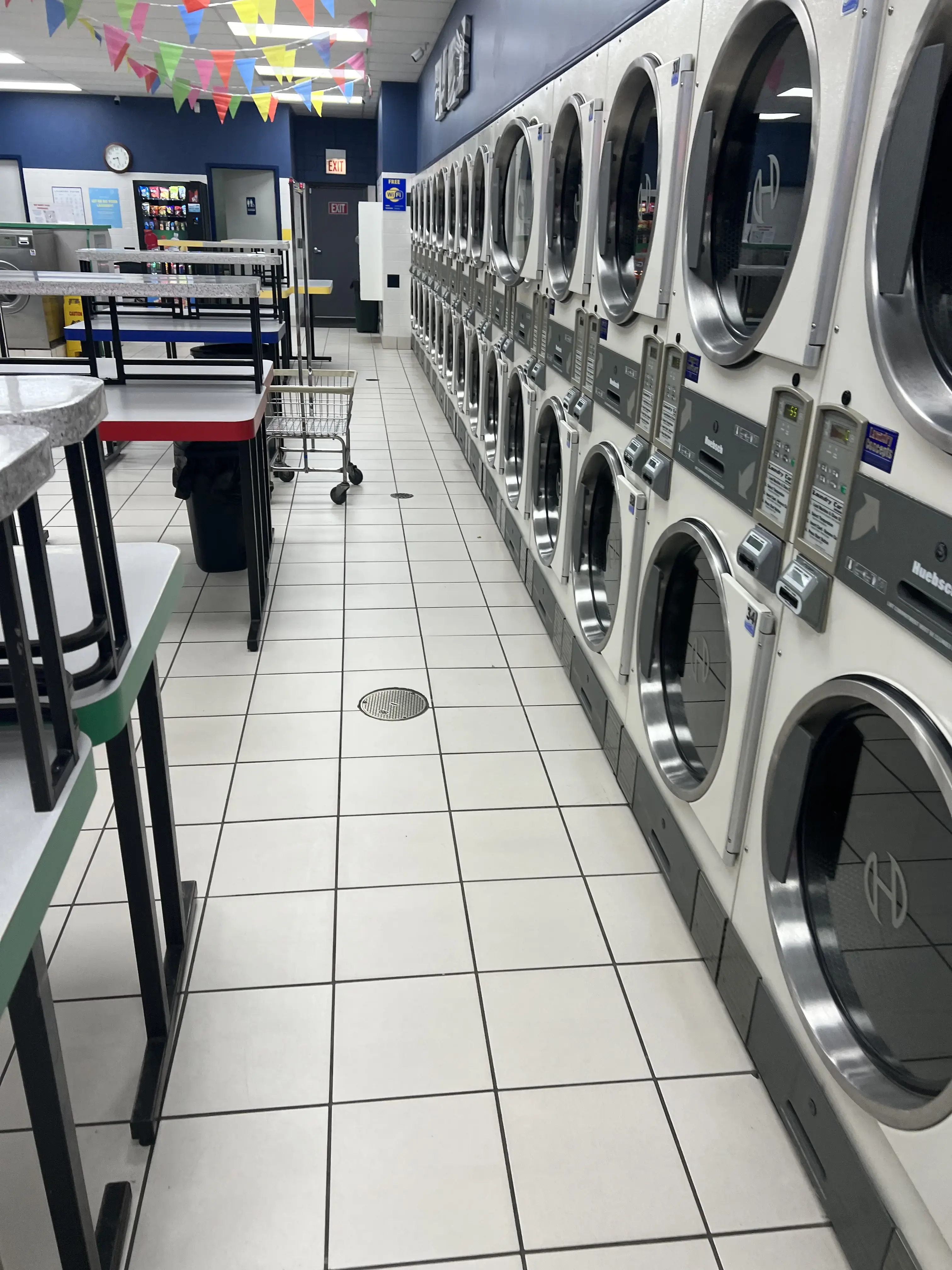 Golf Road Laundromat location