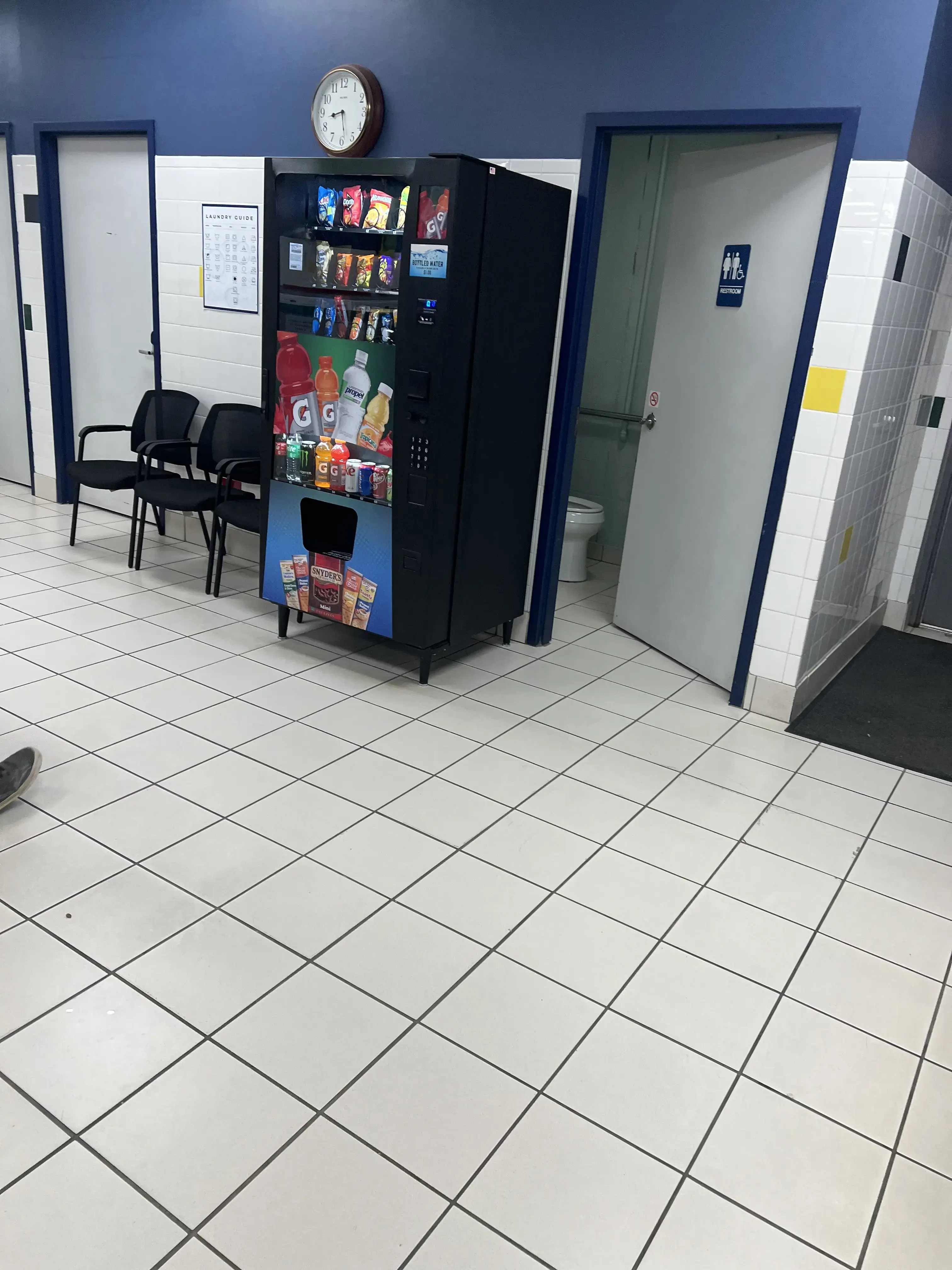 Golf Road Laundromat thumbnail 18