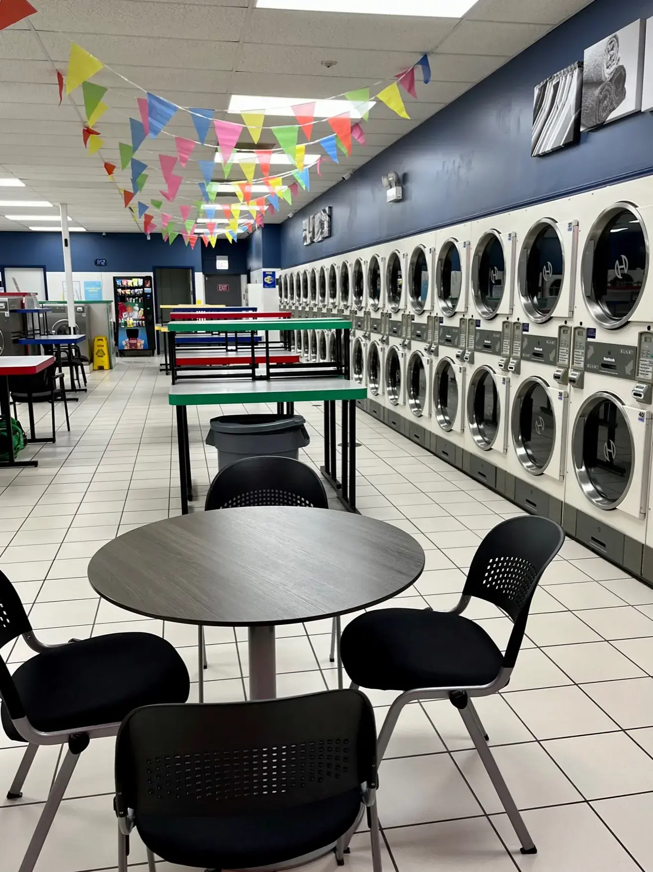 Golf Road Laundromat - Image 3