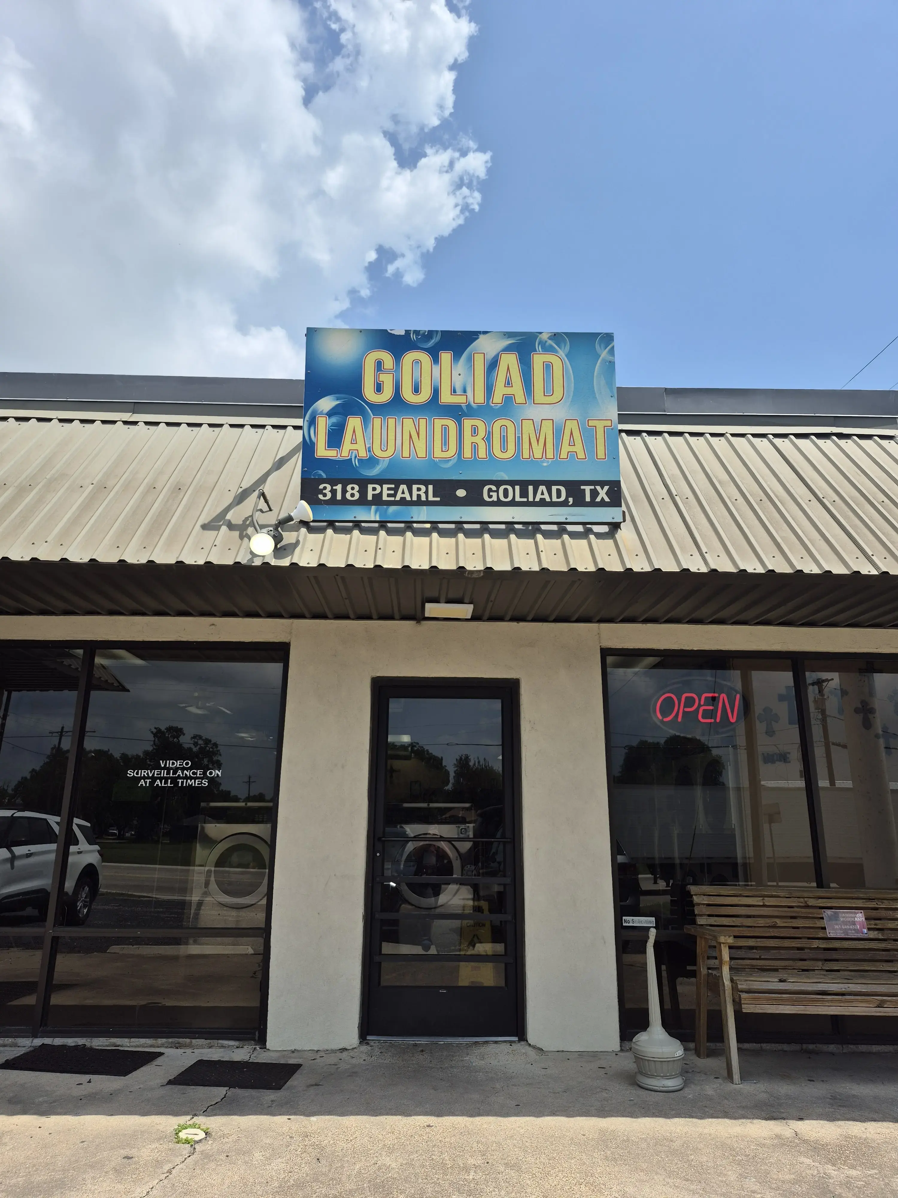 Goliad Laundromat - Image 3