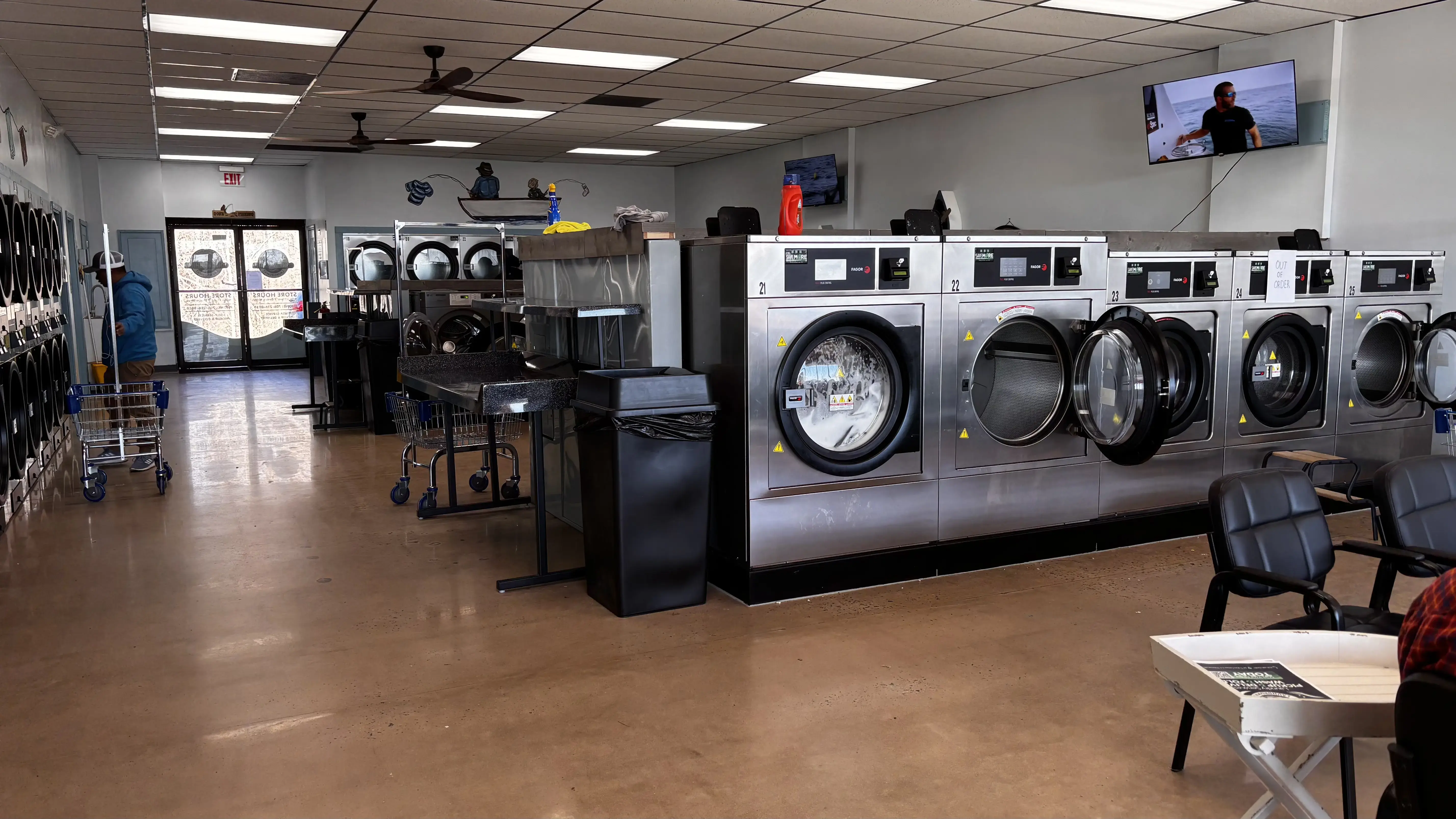 Gone Washing Laundromat thumbnail 3