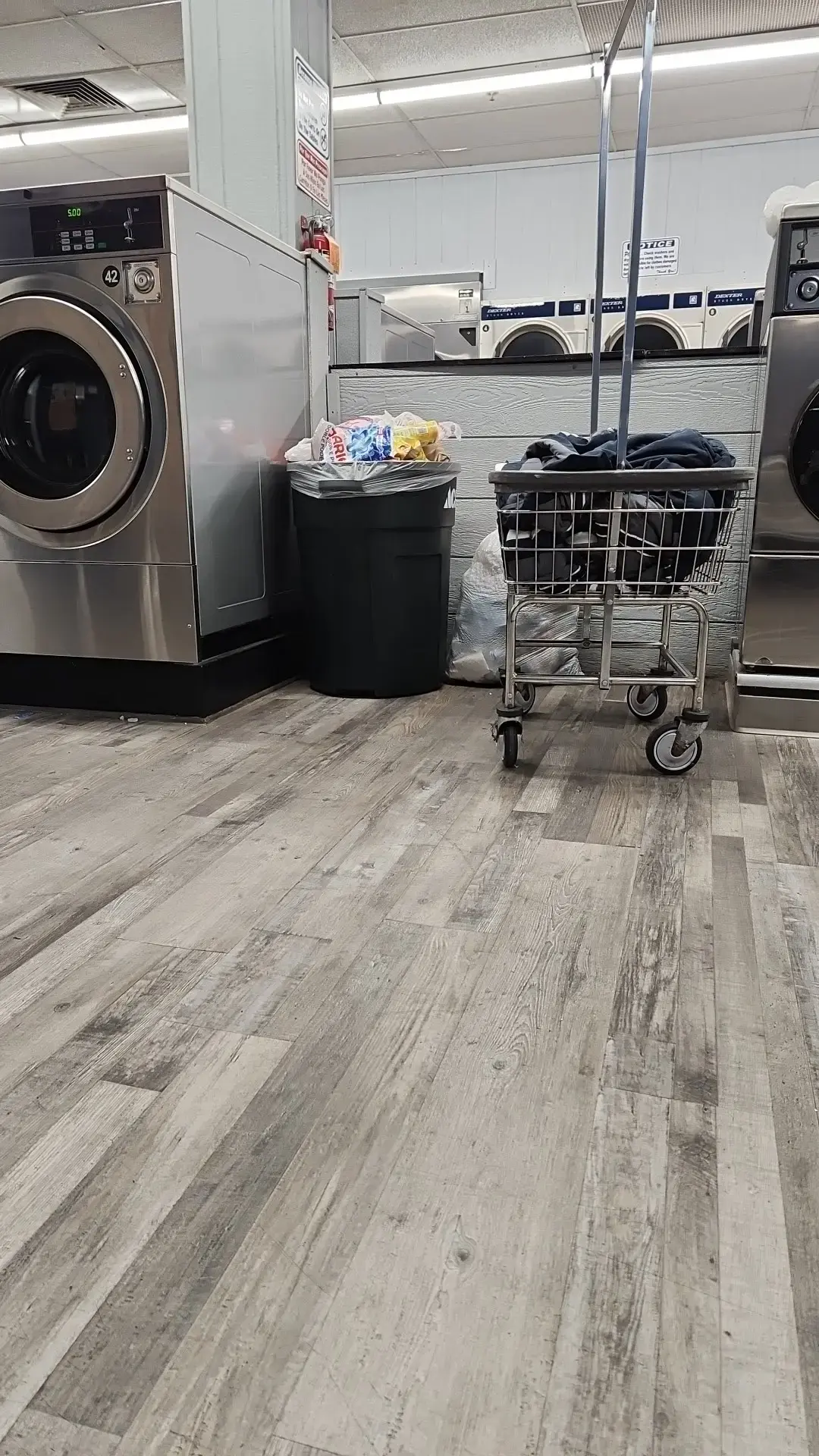 Granada Coin Laundromat thumbnail 10