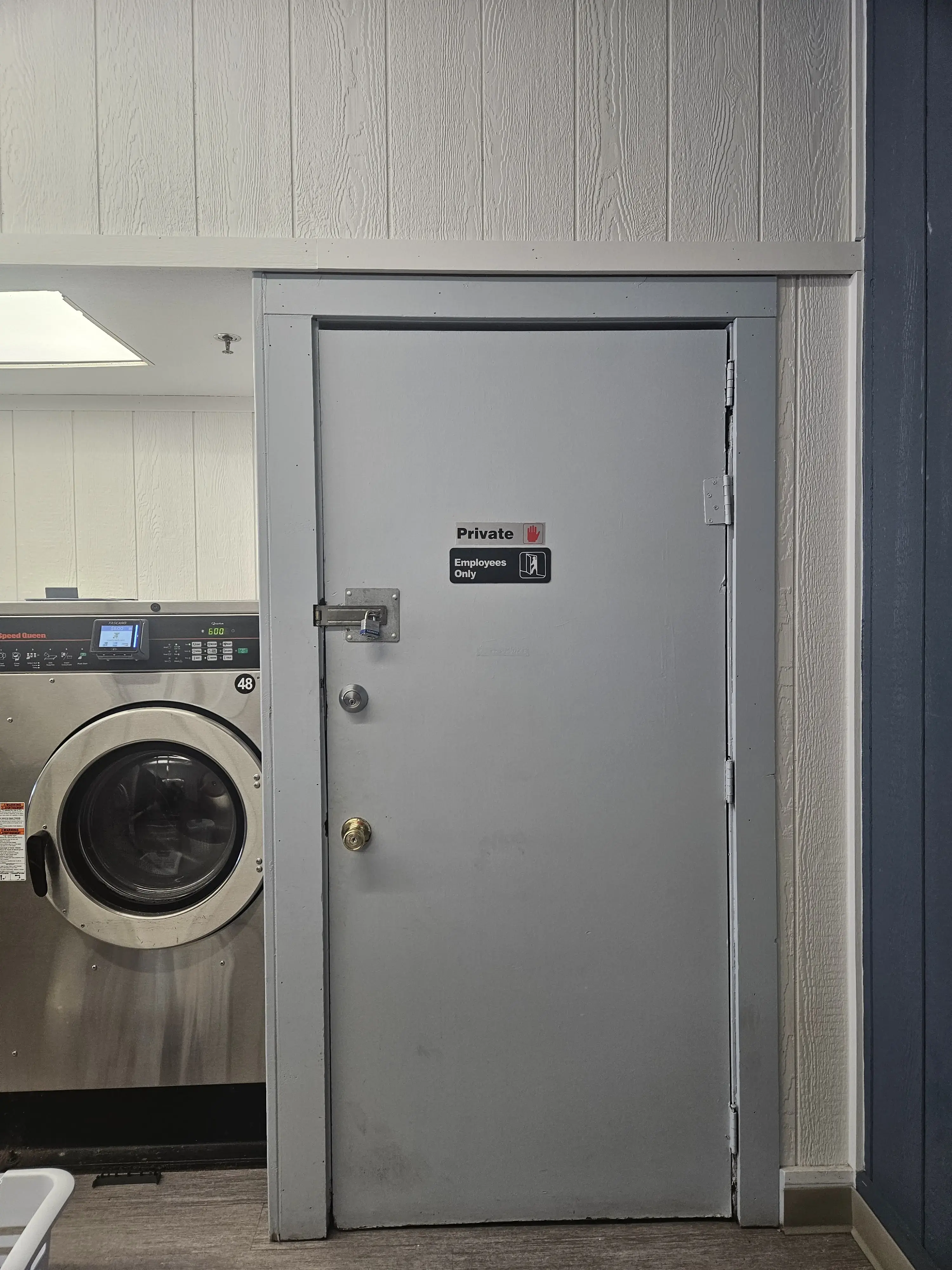 Granada Coin Laundromat thumbnail 8