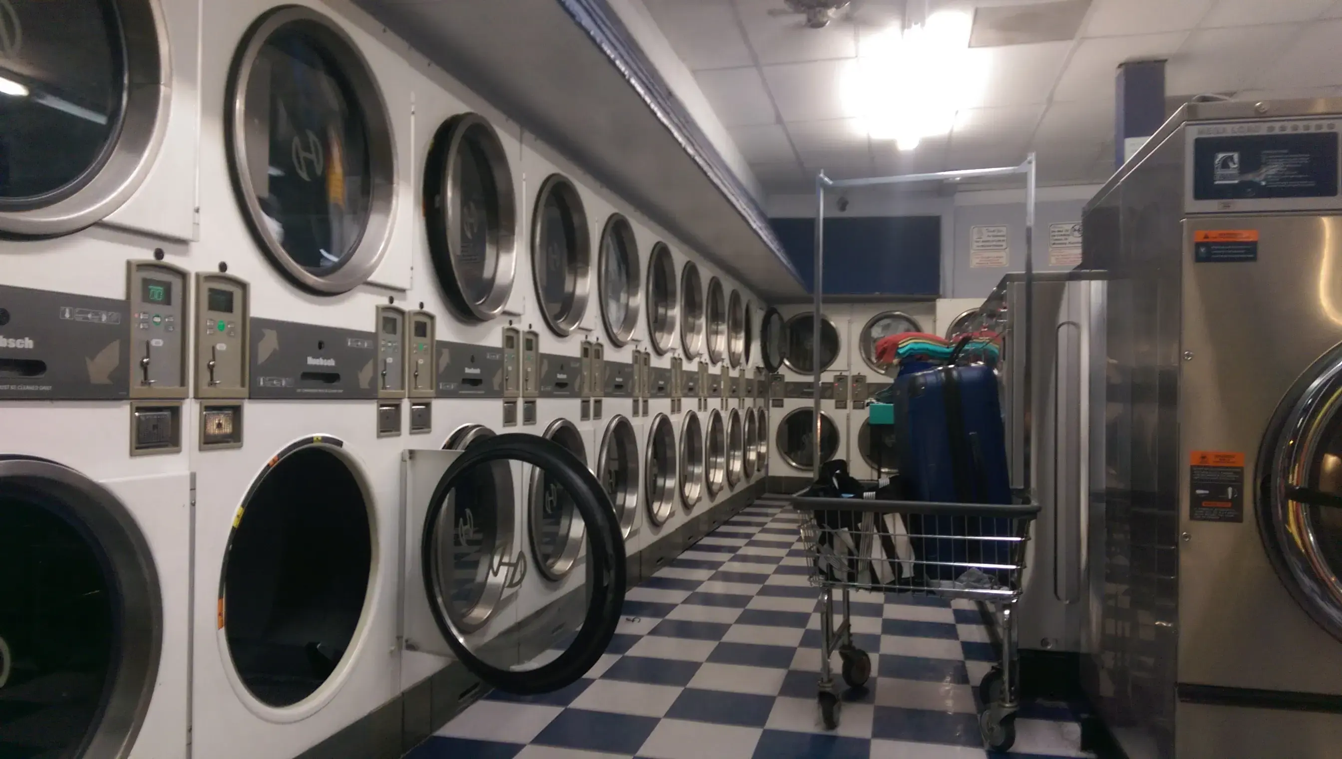 Granada Coin Laundry - Image 15