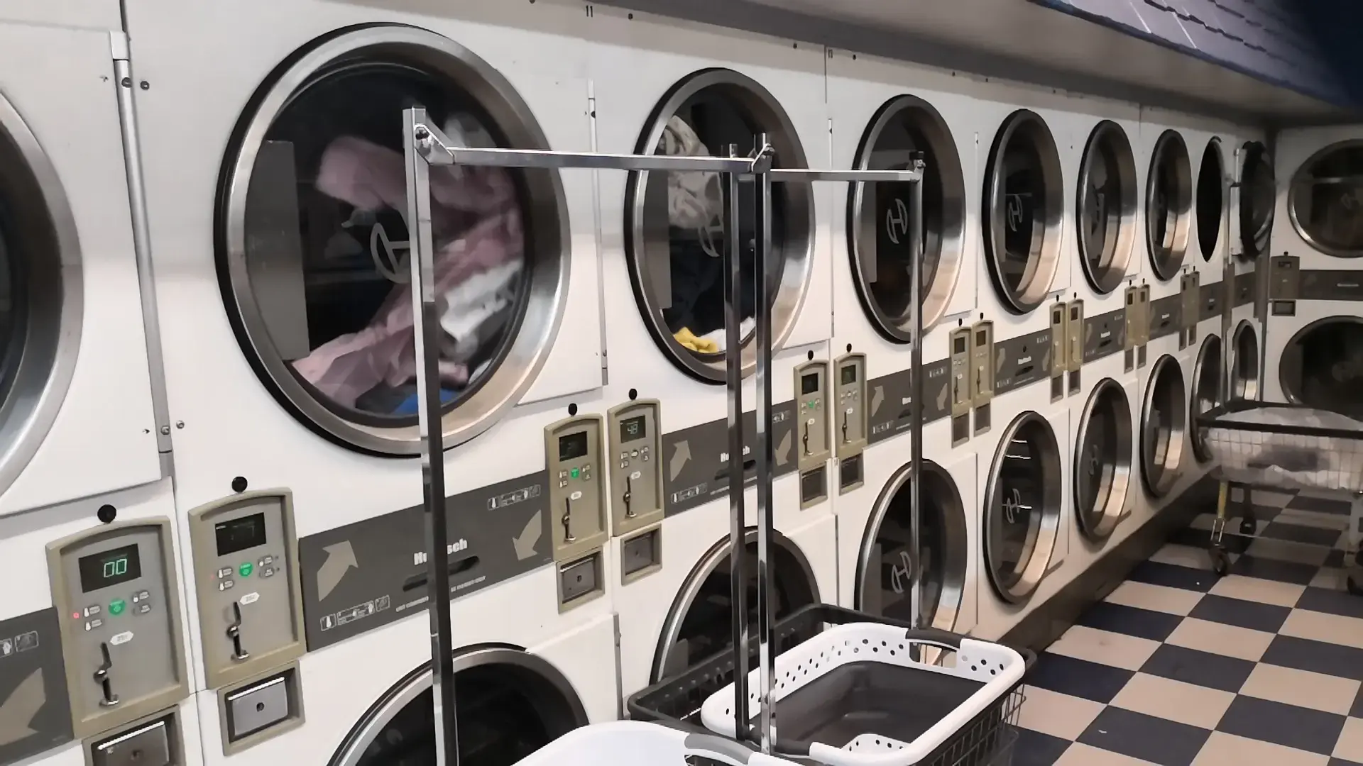 Granada Coin Laundry thumbnail 19