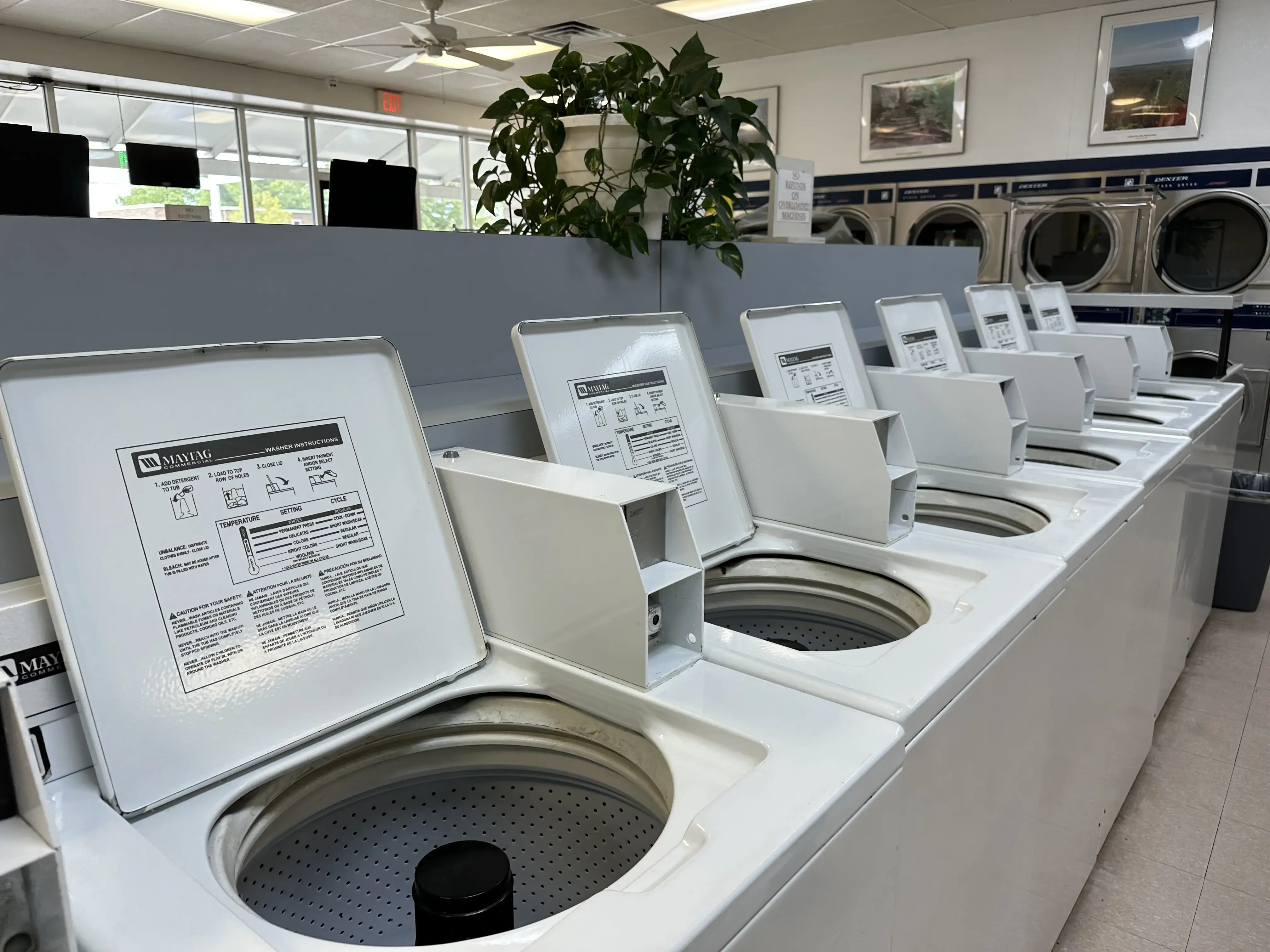 Grand Avenue Laundromat - Image 14