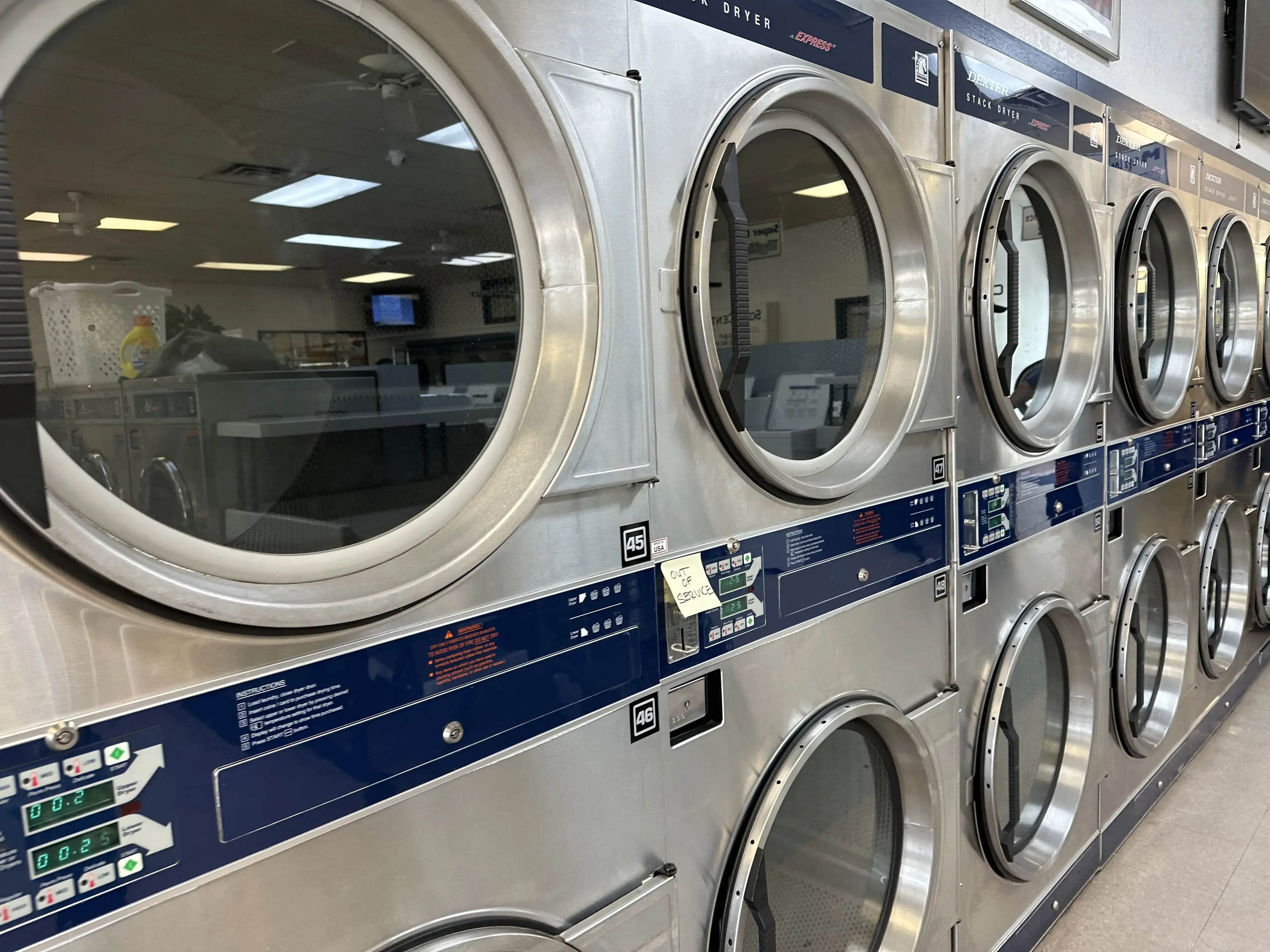 Grand Avenue Laundromat thumbnail 18