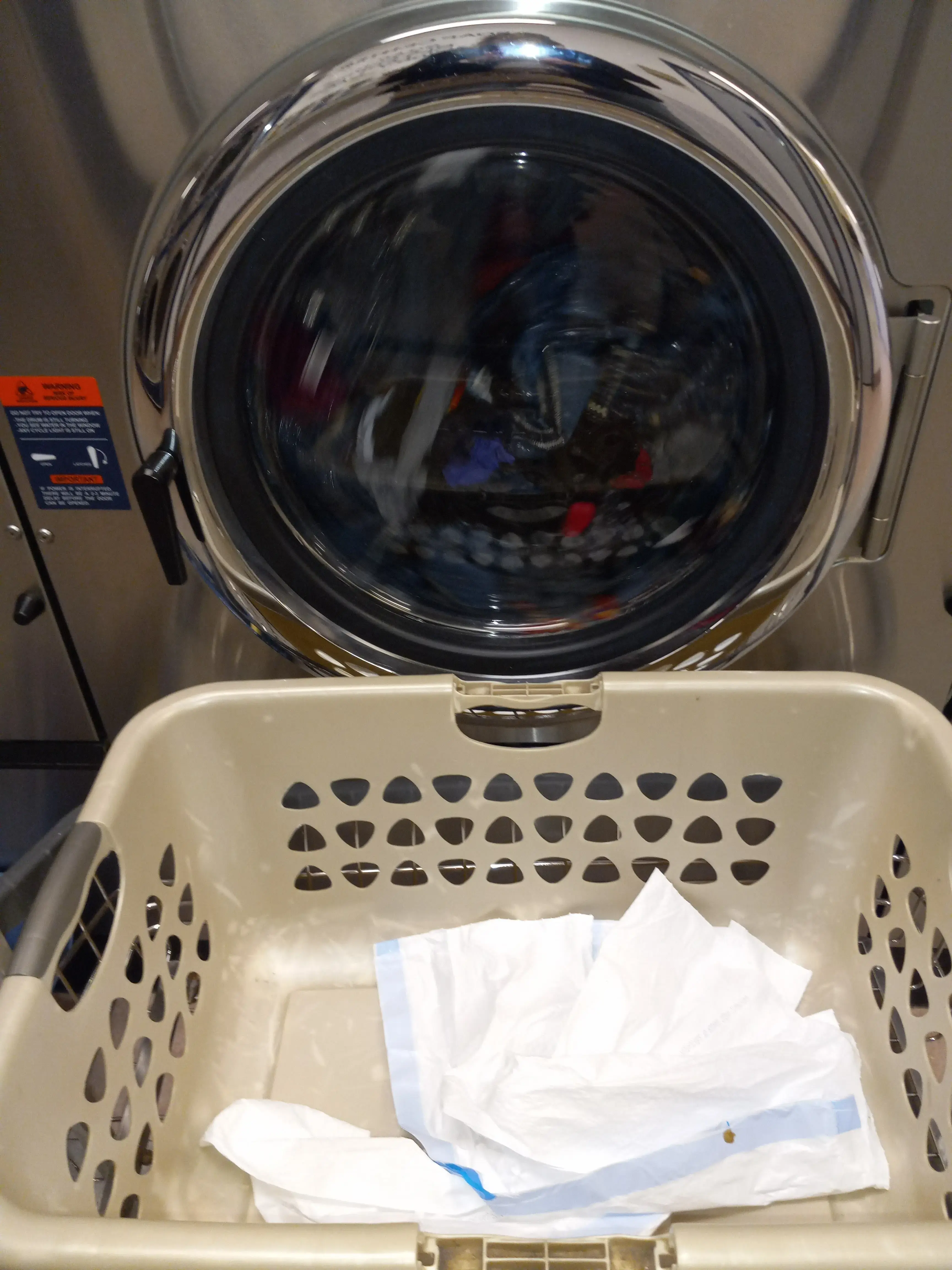 Grand Avenue Laundromat - Image 5