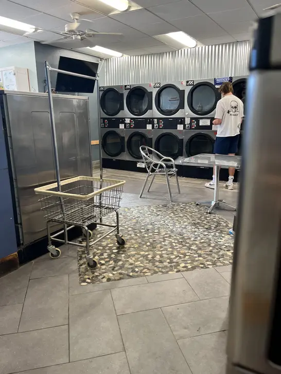 Grand Lake Laundromat thumbnail 15