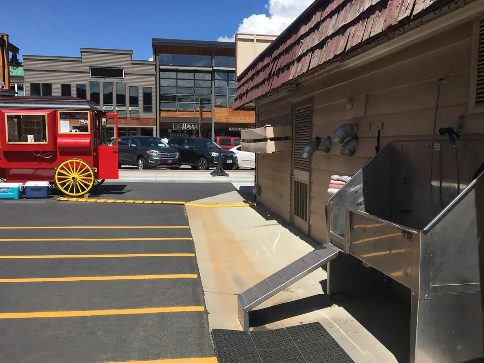 Grand Lake Laundromat - Image 4