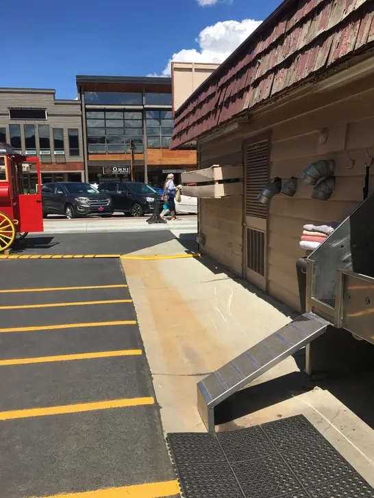 Grand Lake Laundromat - Image 19