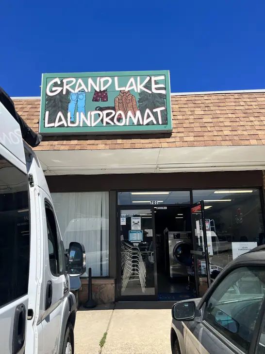 Grand Lake Laundromat - Image 14