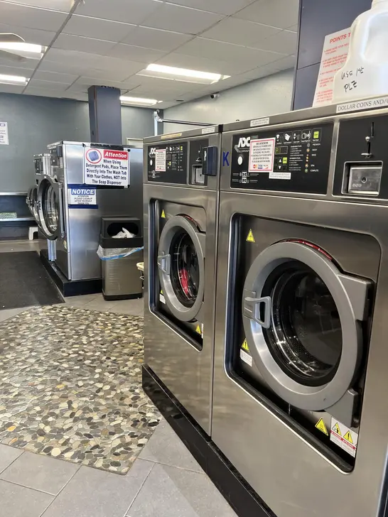 Grand Lake Laundromat thumbnail 1