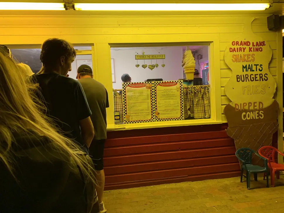 Grand Lake Laundromat thumbnail 12