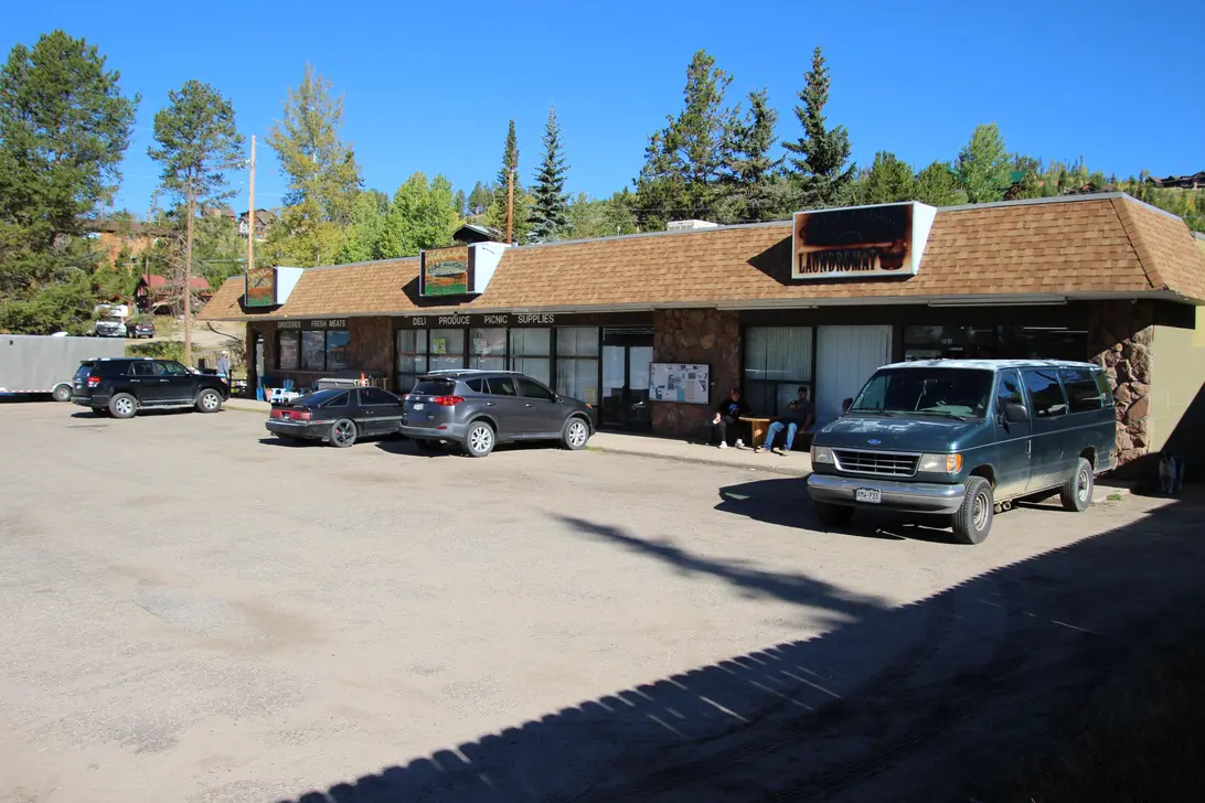 Grand Lake Laundromat - Image 3